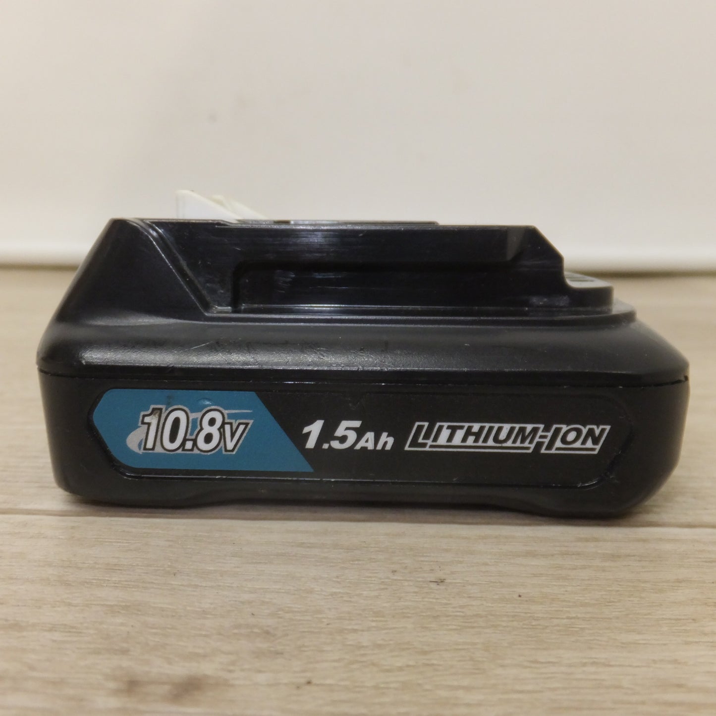 [送料無料] キレイ★マキタ makita バッテリ BL1015　USB用アダプタ ADP06　セット★