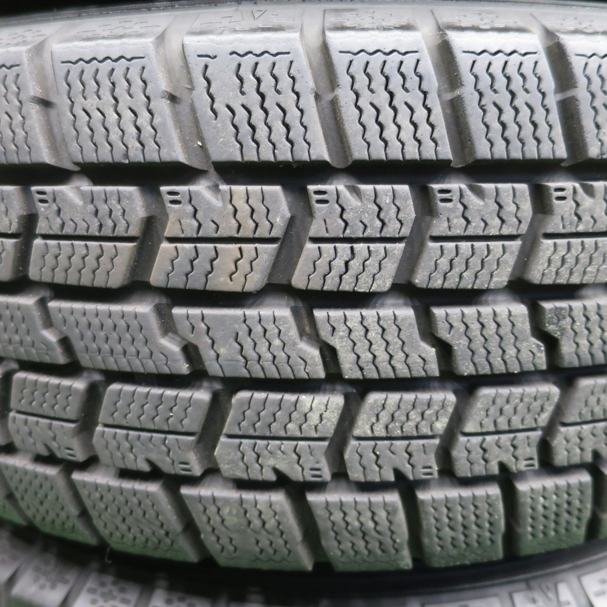 バリ溝！22年！キレイ！9.5分★30系 プリウス 等 185/65R15 スタッドレス グッドイヤー アイスナビ7 ravrion RS01 ラブリオン 15インチ PCD100/5H★5112702NKス