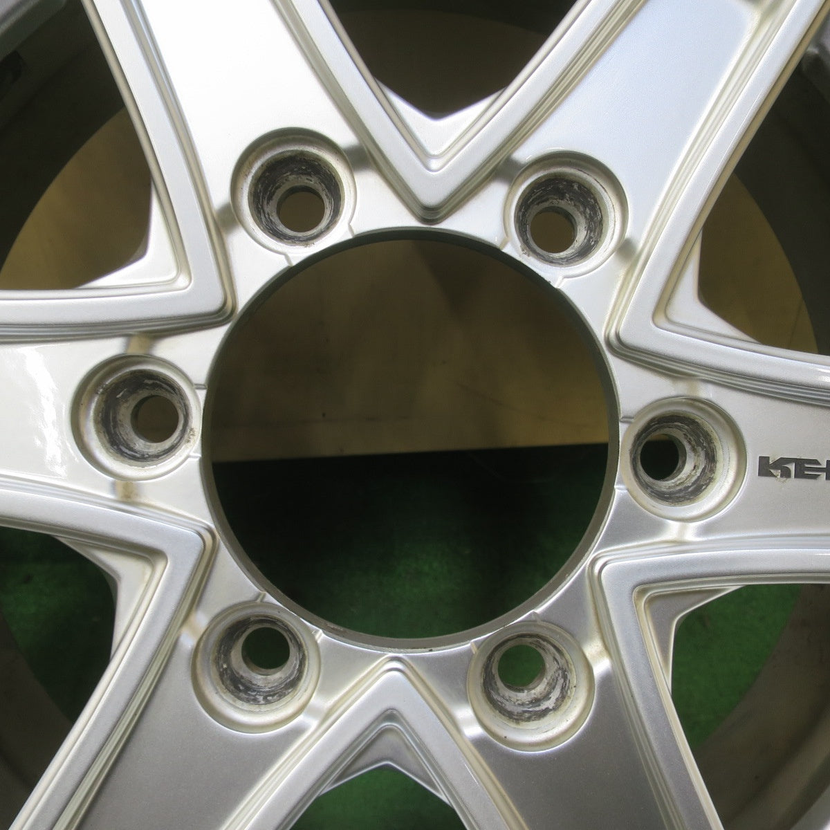 バリ溝！25年！キレイ！9.5分以上◎KEELER TACTICS 195/80R15 107/105R スタッドレス ミシュラン AGILIS X-ICE キーラー タクティクス 15インチ PCD139.7/6H◎6091903イス