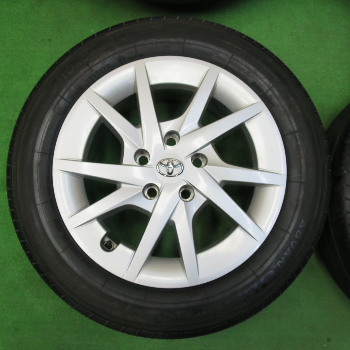 *送料無料* バリ溝！ほぼ10分★トヨタ プリウスα 純正 205/60R16 ヨコハマ アドバン dB デシベル 16インチ PCD114.3/5H★4061201イノ