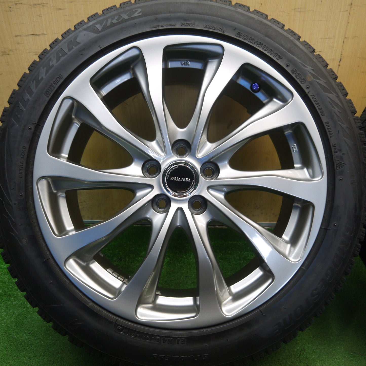 バリ溝！キレイ！9分◎インプレッサ 等 205/50R17 スタッドレス ブリヂストン ブリザック VRX2 BALMINUM TR10 バルミナ 17インチ PCD100/5H◎6070101Hス