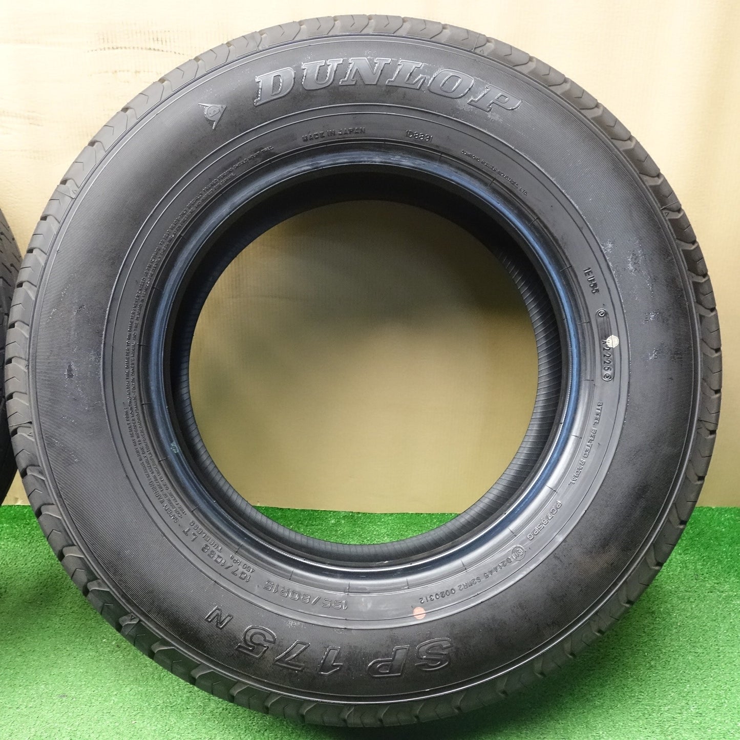 新車外し！25年★195/80R15 107/105S ダンロップ SP175N タイヤ 15インチ ハイエース キャラバン 等★6042204KTノタ