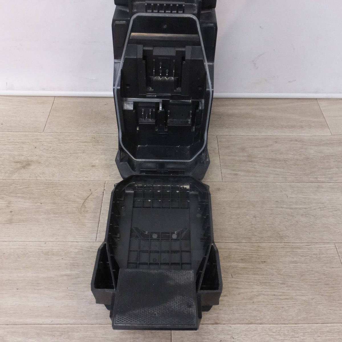 ★マキタ makita 充電式ラジオ MR005G DC10.8-40V(max) 本体のみ　FM:76-108MHz AM:522-1710kHz★