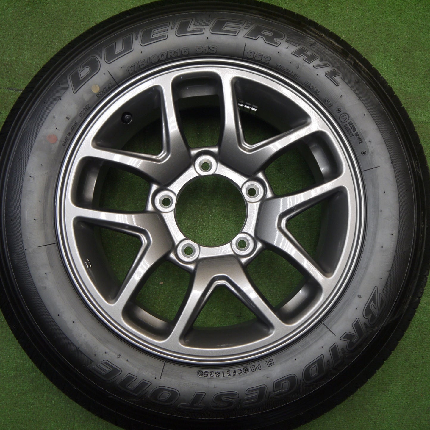 新車外し！25年★スズキ JB64 ジムニー 純正 ENKEI 175/80R16 ブリヂストン デューラー H/L 852 エンケイ 16インチ PCD139.7/5H★6020911Hノ