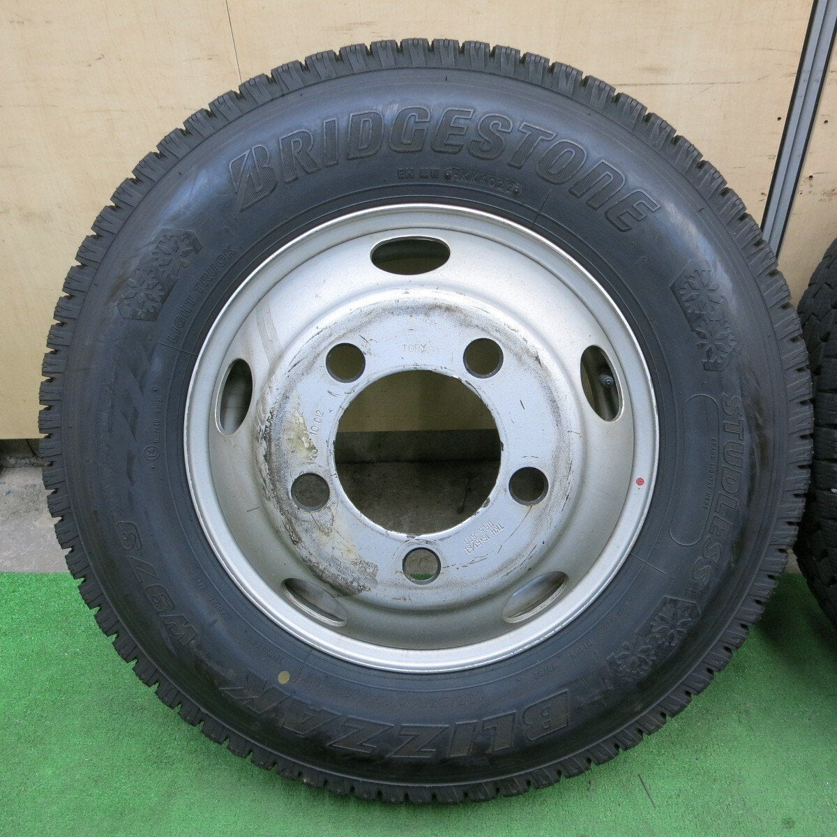 バリ溝！22年！9.5分以上★トラック タイヤ 195/85R16 114/112L スタッドレス ブリヂストン ブリザック W979 TOPY スチール 116.5-8TC PCD203.2/5H★5021906ナス