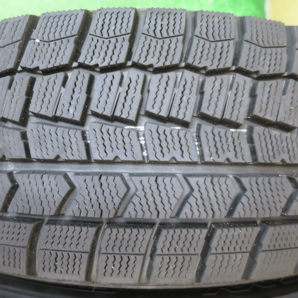 バリ溝！24年！キレイ！ほぼ10分★プリウス 等 195/65R15 スタッドレス ダンロップ ウインターマックス WM02 AXEL Three アクセル 15インチ PCD100/5H★5081107NJス