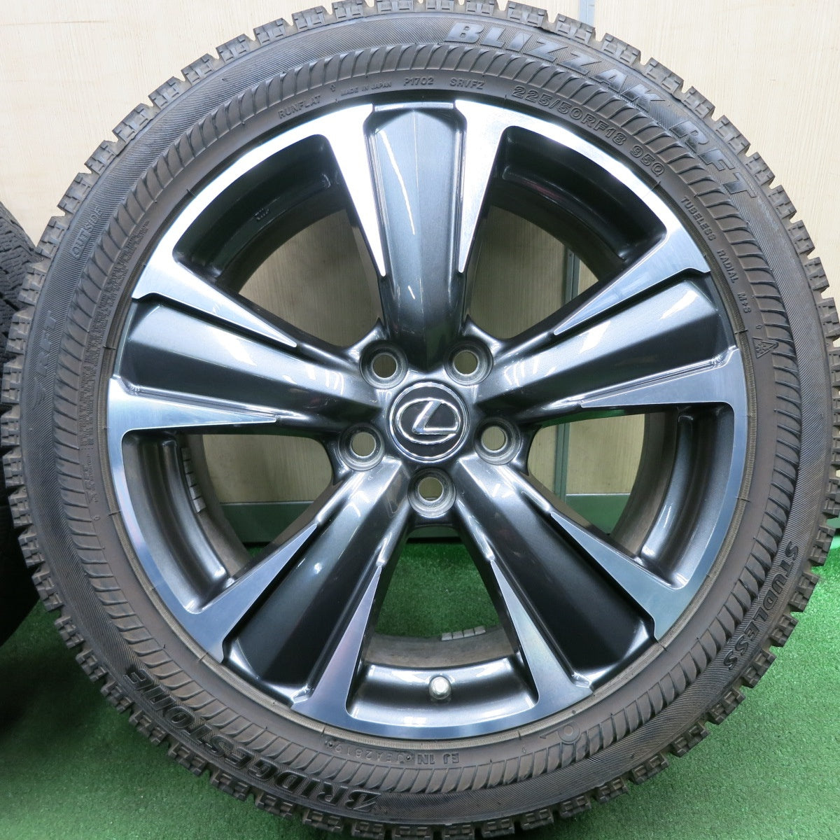 *送料無料* バリ溝！キレイ！8.5分★レクサス UX バージョンL 純正 225/50R18 スタッドレス ブリヂストン ブリザック RFT PCD114.3/5H★4051509HAス