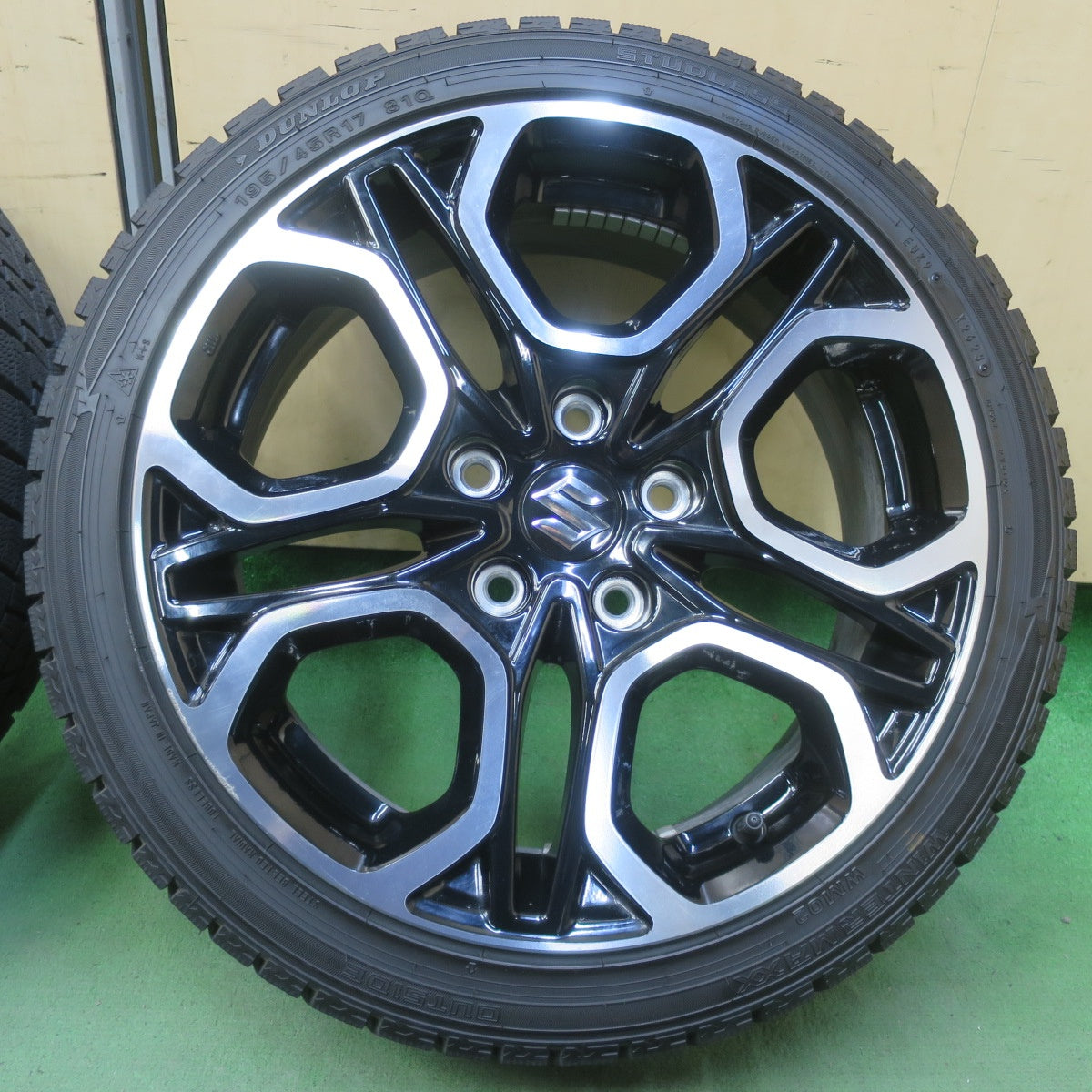バリ溝！23年！キレイ！9.5分★スズキ ZC33S スイフト スポーツ 純正 195/45R17 スタッドレス ダンロップ ウインターマックス WM02 17インチ PCD114.3/5H★6043017イス