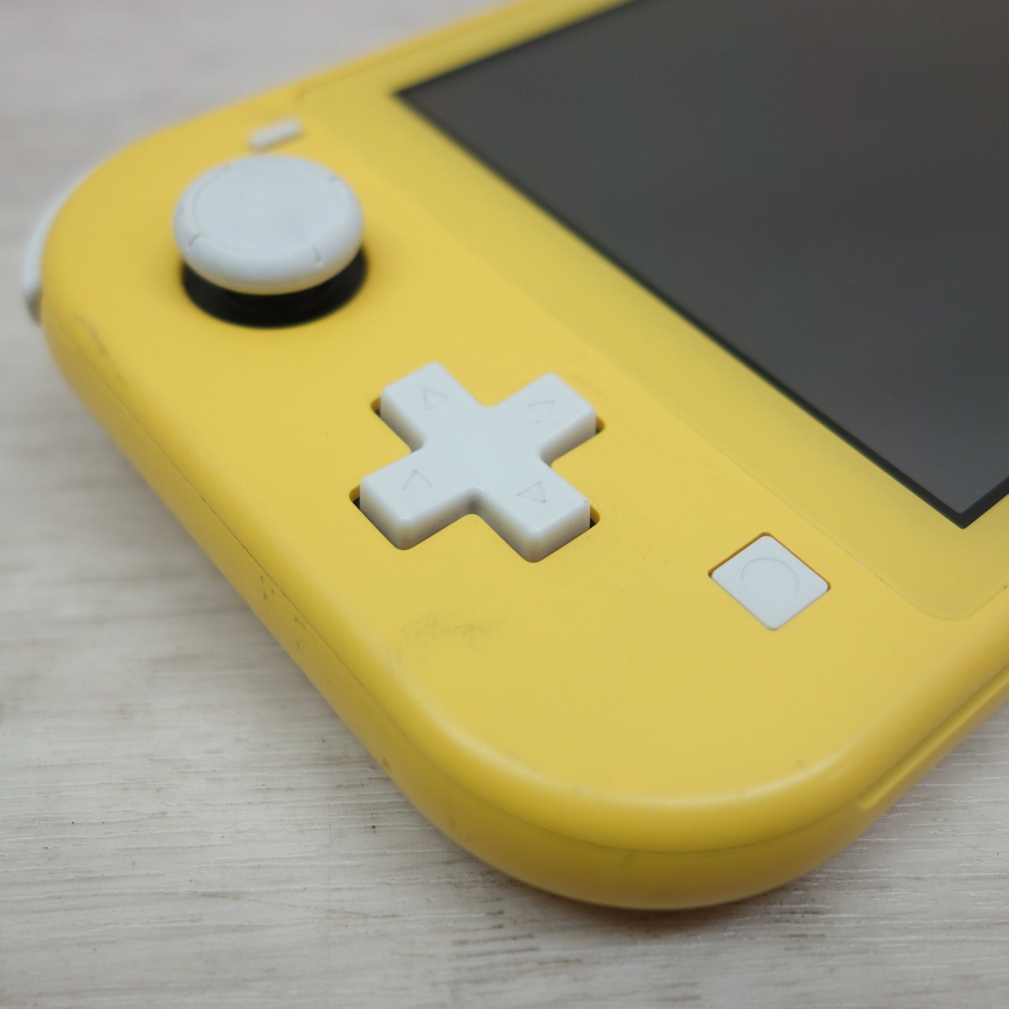 [送料無料] ☆任天堂 スイッチ ライト 本体 HDH-001 Nintendo Switch Lite 黄色 イエロー☆