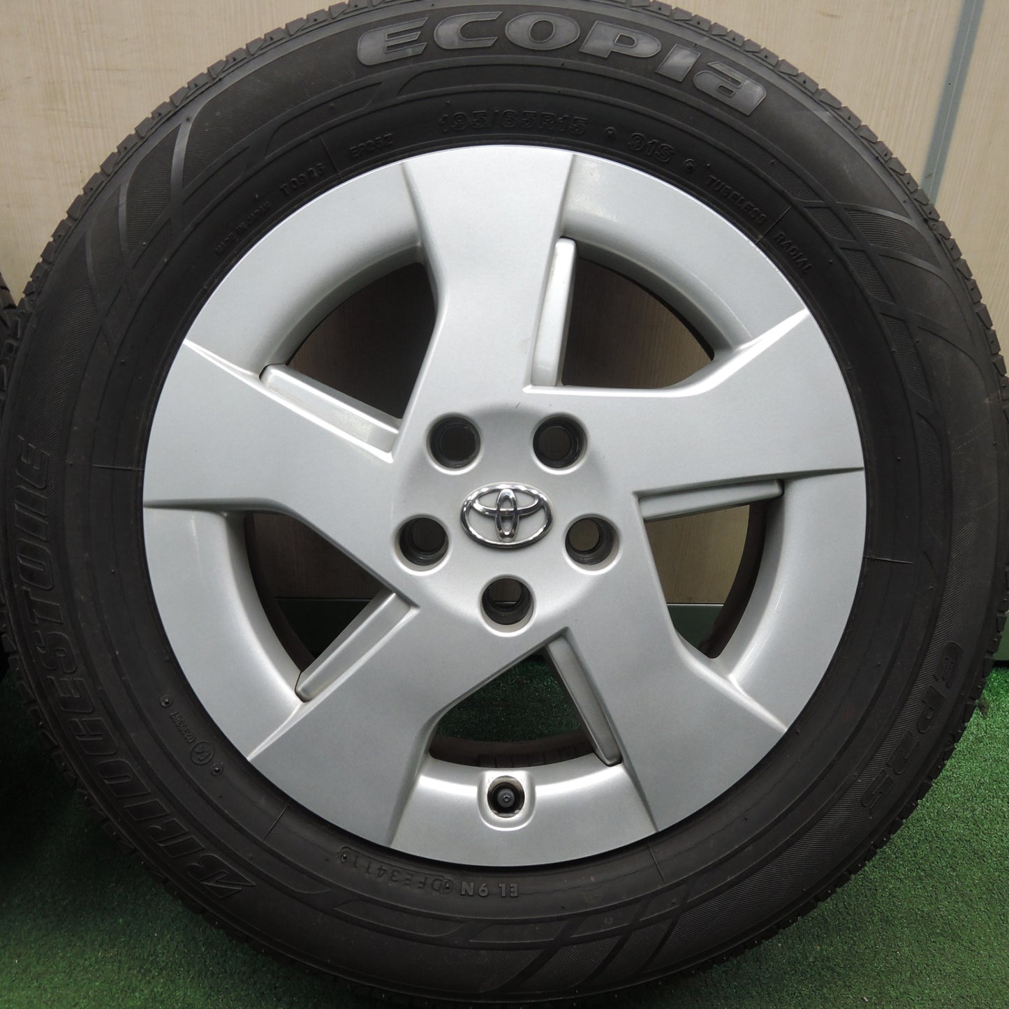 *送料無料* 4本価格★トヨタ 30系 プリウス 純正 195/65R15 ブリヂストン エコピア EP25 15インチ PCD100/5H★4031605HAノ