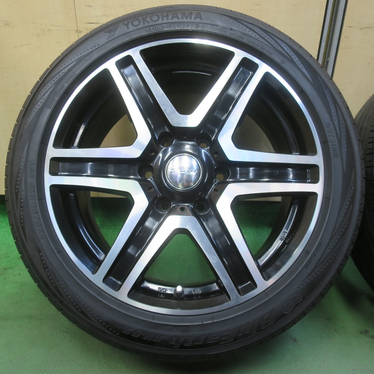 付属品付き！バリ溝！9.5分◎TAW T's FACTORY 225/50R18 ヨコハマ ブルーアース RV-02 ティスファクトリー 18インチ PCD139.7/6H◎6080709イノ