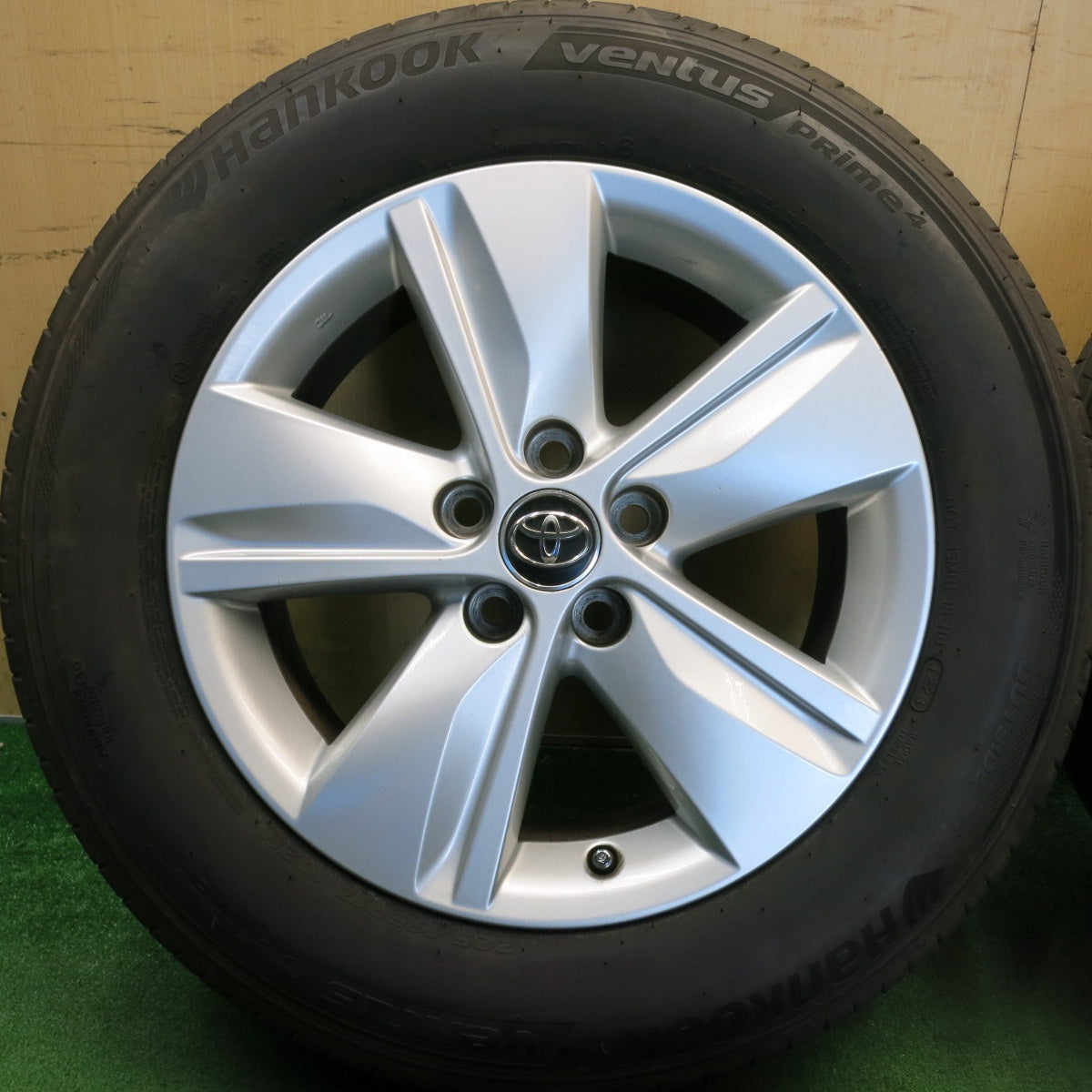 バリ溝！23年！8.5分◎トヨタ 60系 ハリアー 純正 225/65R17 ハンコック Ventus Prime4 ベンタス プライム4 17インチ PCD114.3/5H◎6071801HAノ