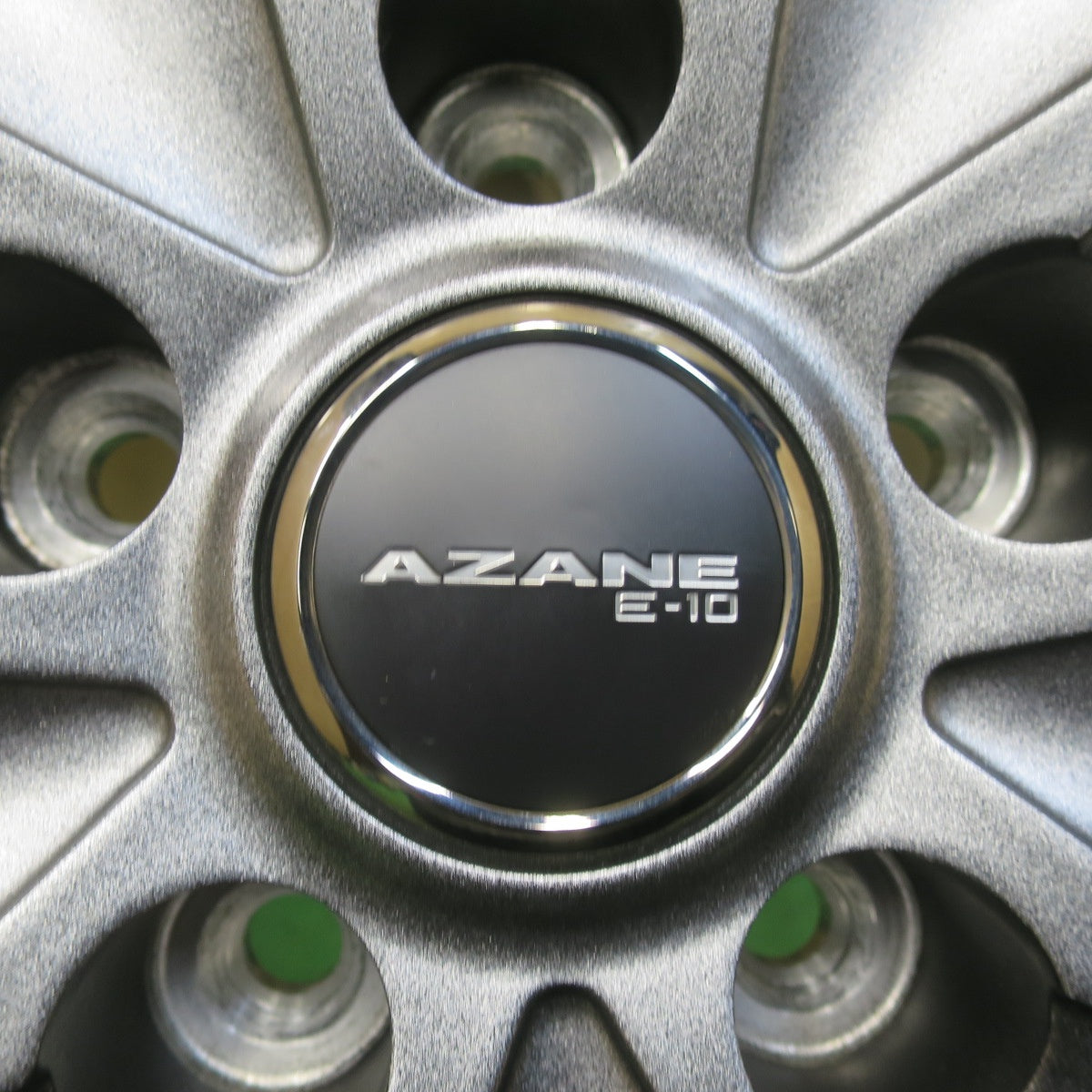 バリ溝！キレイ！9.5分★スタッドレス 225/60R18 トーヨー ウインター トランパス TX AZANE E-10 アザーネ 18インチ PCD114.3/5H★6041501イス