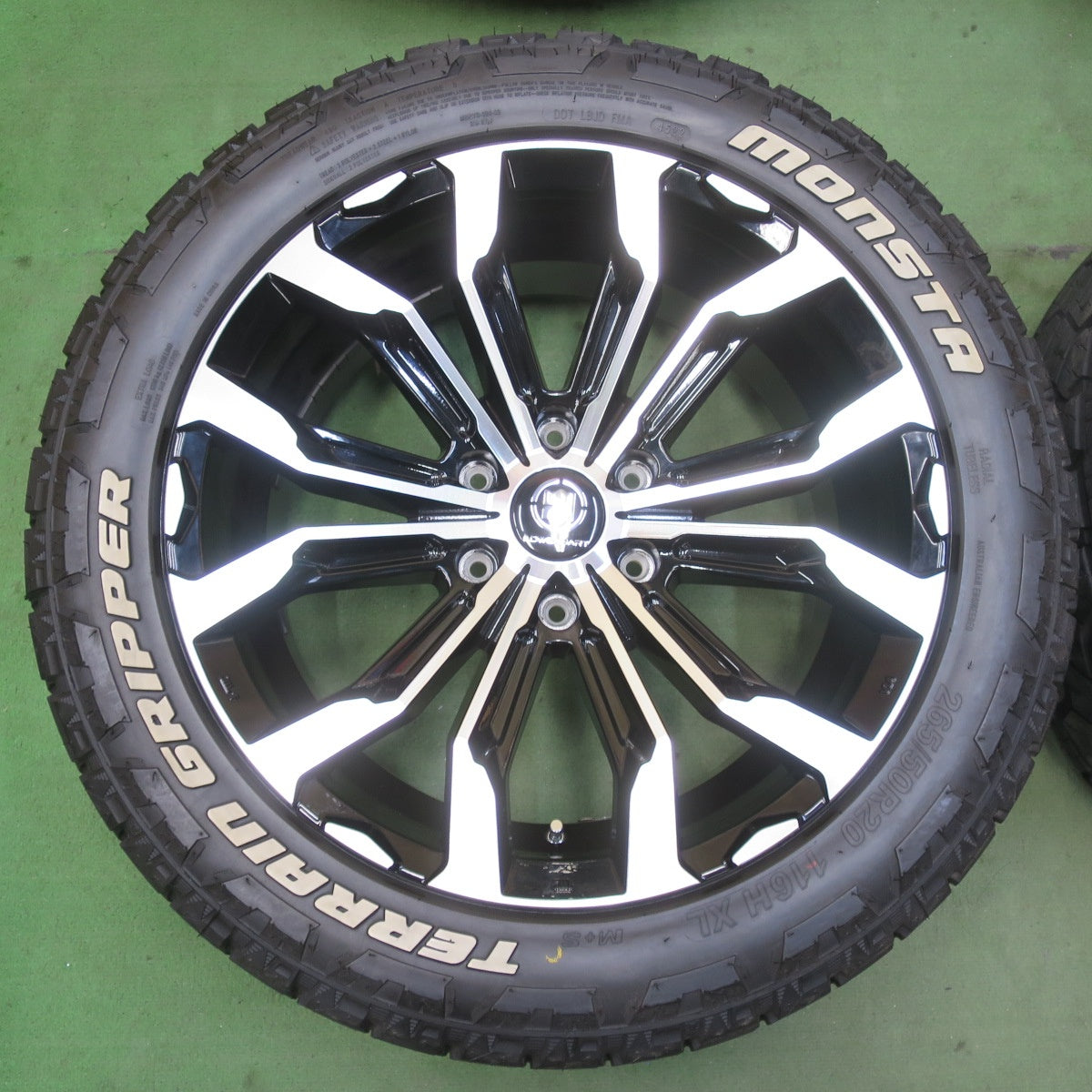 ほぼ未使用！23年！キレイ★LOWENHART GXL106 265/50R20 モンスタ TERRAIN GRIPPER ホワイトレター レーベンハート 20インチ PCD139.7/6H★5120401イノ