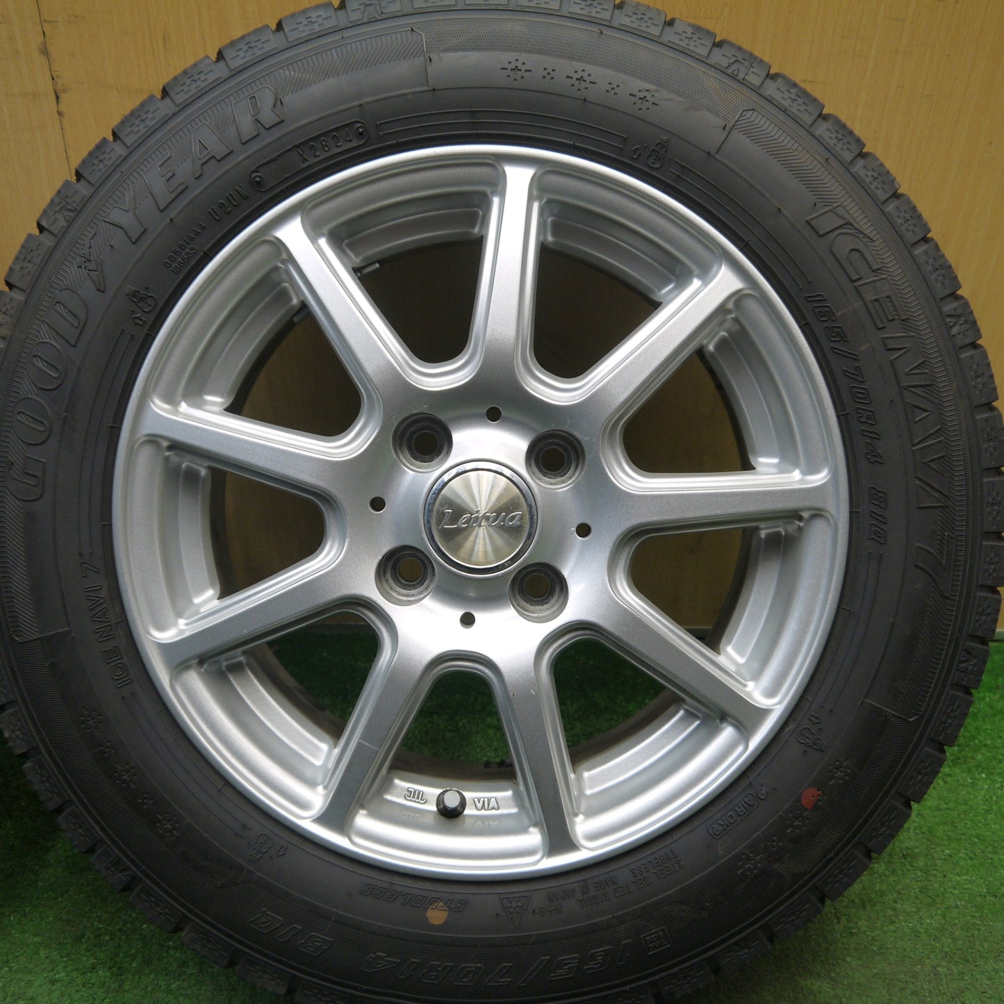 ほぼ未使用！24年★スタッドレス 165/70R14 グッドイヤー アイスナビ7 Leitua 社外 アルミ 14インチ PCD100/4H★6021811Hス