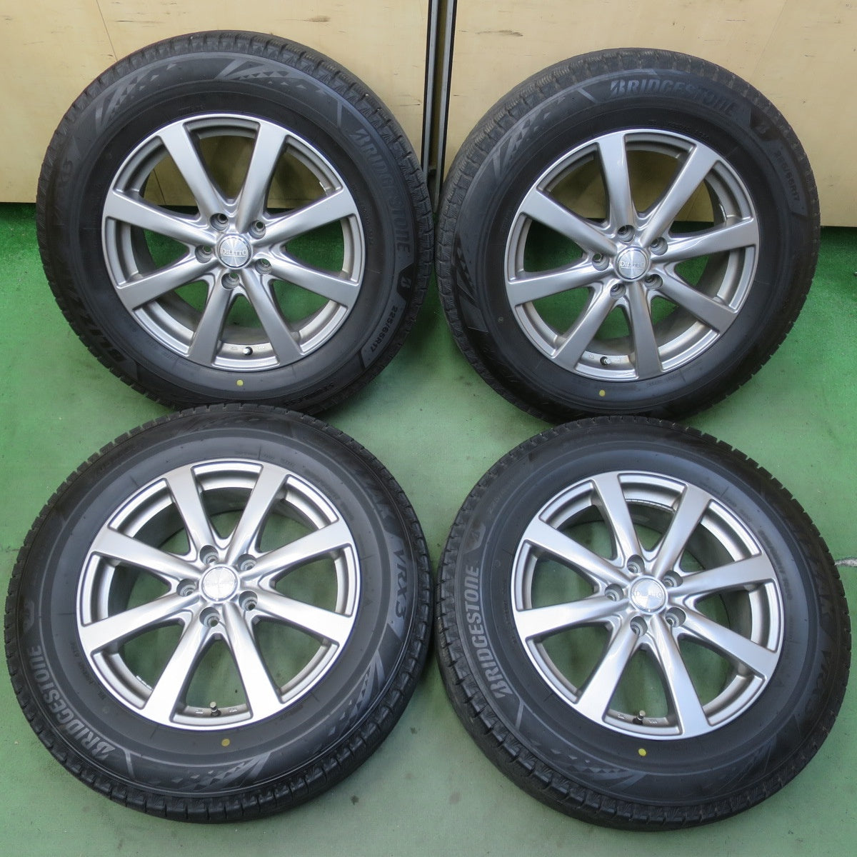 バリ溝！24年！9分◎スタッドレス 225/65R17 ブリヂストン ブリザック VRX3 DILETTO ディレット 17インチ PCD114.3/5H◎6092907イス