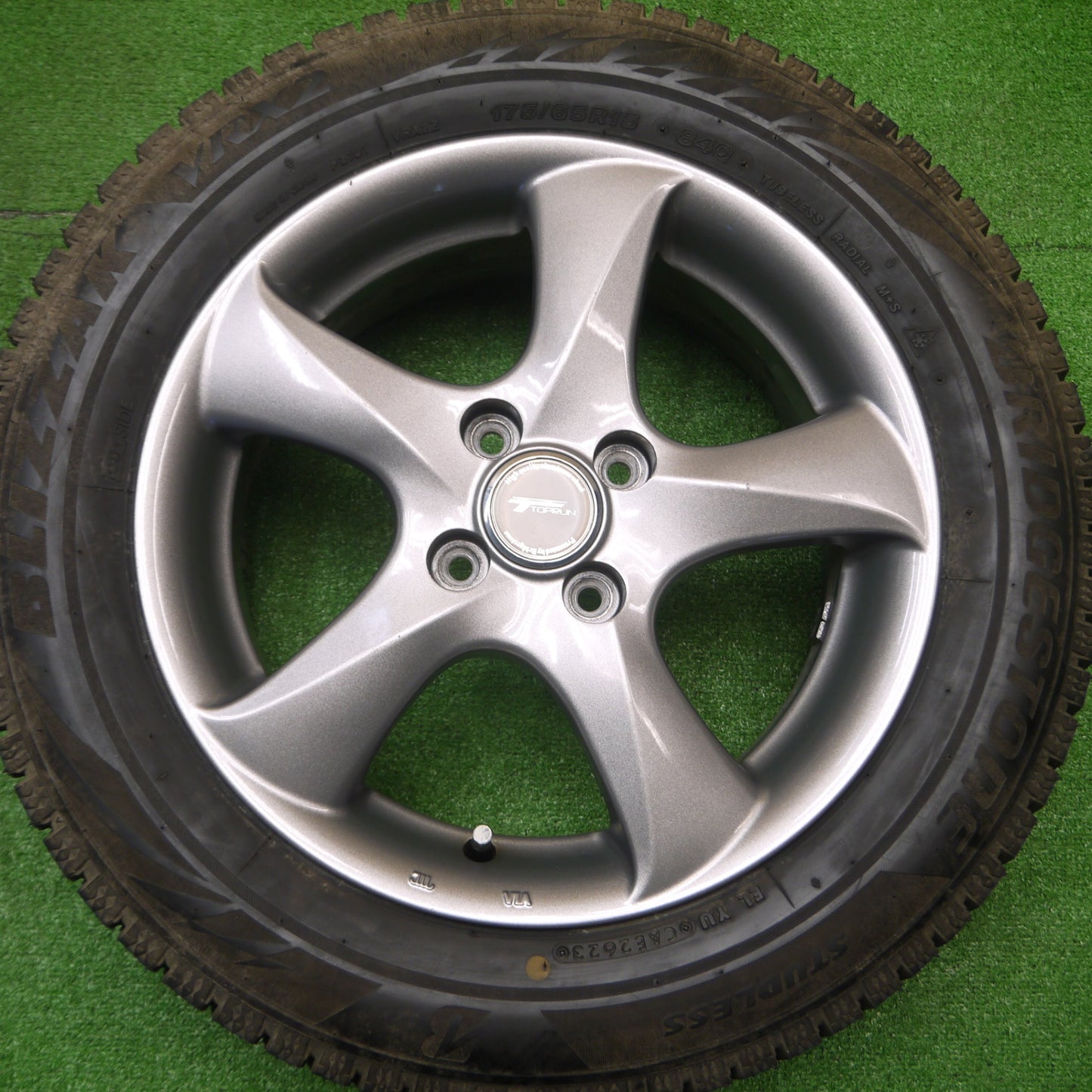 [送料無料] バリ溝！23年！キレイ！ほぼ10分★スタッドレス 175/65R15 ブリヂストン ブリザック VRX2 TOPRUN トップラン 15インチ PCD100/4H★4092402Hス
