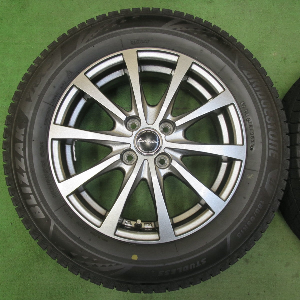 バリ溝！22年！キレイ！9分★スタッドレス 185/65R15 ブリヂストン ブリザック VRX3 Exceeder エクシーダー 15インチ PCD100/4H★5092604イス
