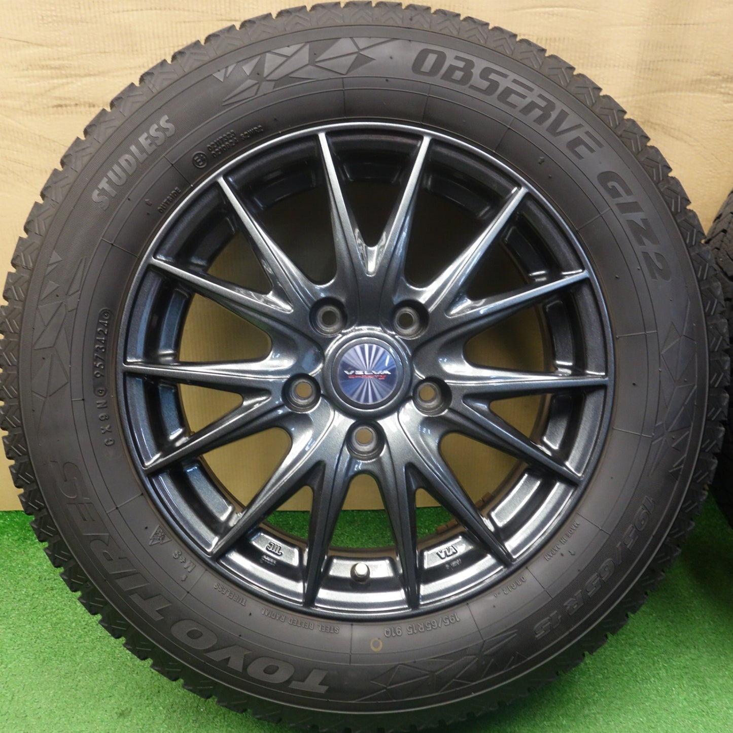 バリ溝！24年！キレイ！9.5分★スタッドレス 195/65R15 トーヨー オブザーブ GIZ2 VELVA SPORTZ ヴェルヴァ 15インチ PCD114.3/5H★6042402KTス
