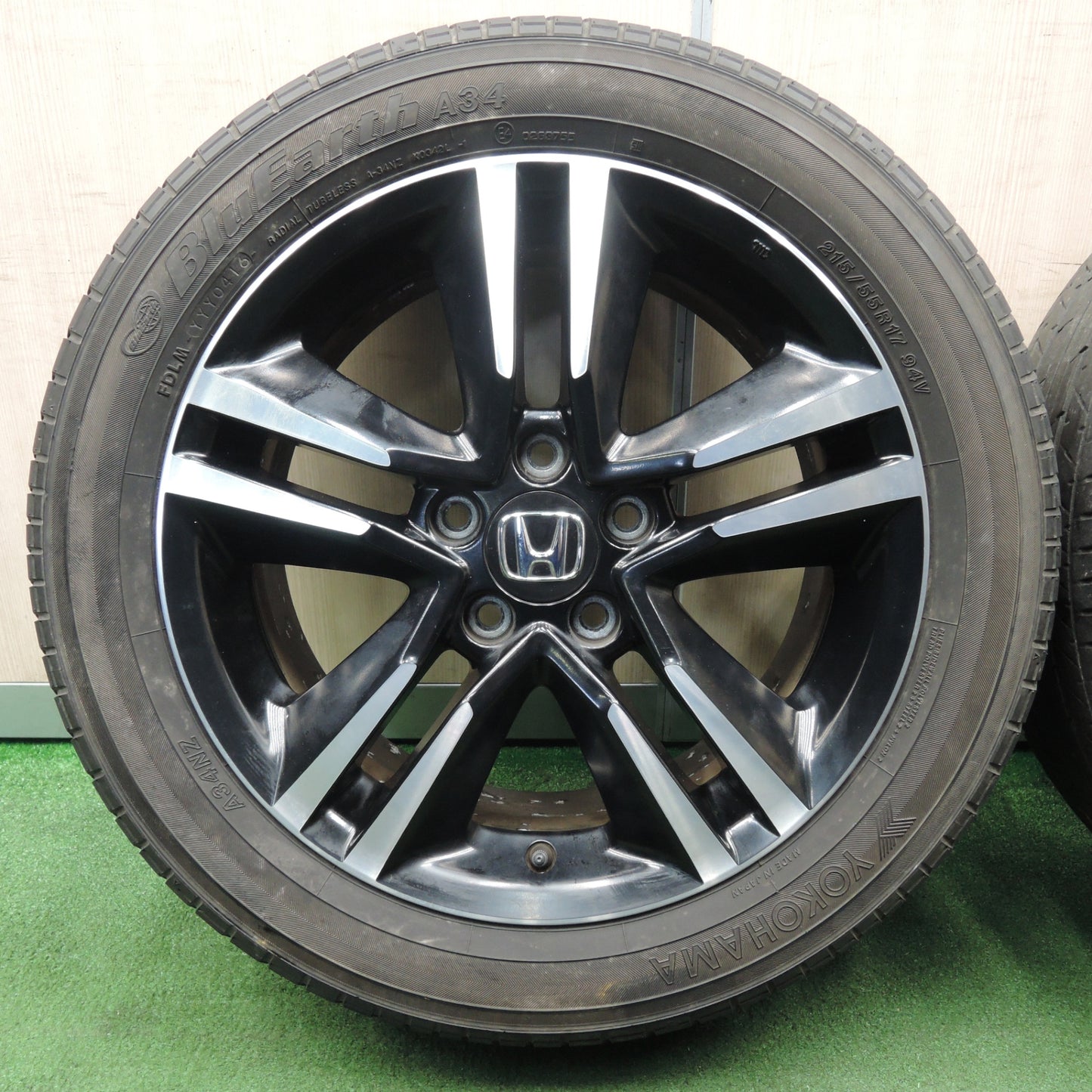 *送料無料* 4本価格★ホンダ オデッセイ 純正 215/55R17 ヨコハマ ブルーアース A34 17インチ PCD114.3/5H★4030408NJノ