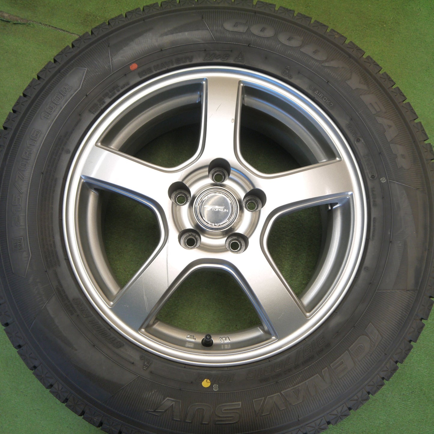 ほぼ未使用！24年！キレイ◎スタッドレス 215/70R16 グッドイヤー アイスナビ SUV TOPRUN トップラン 16インチ PCD114.3/5H◎6062306Hス