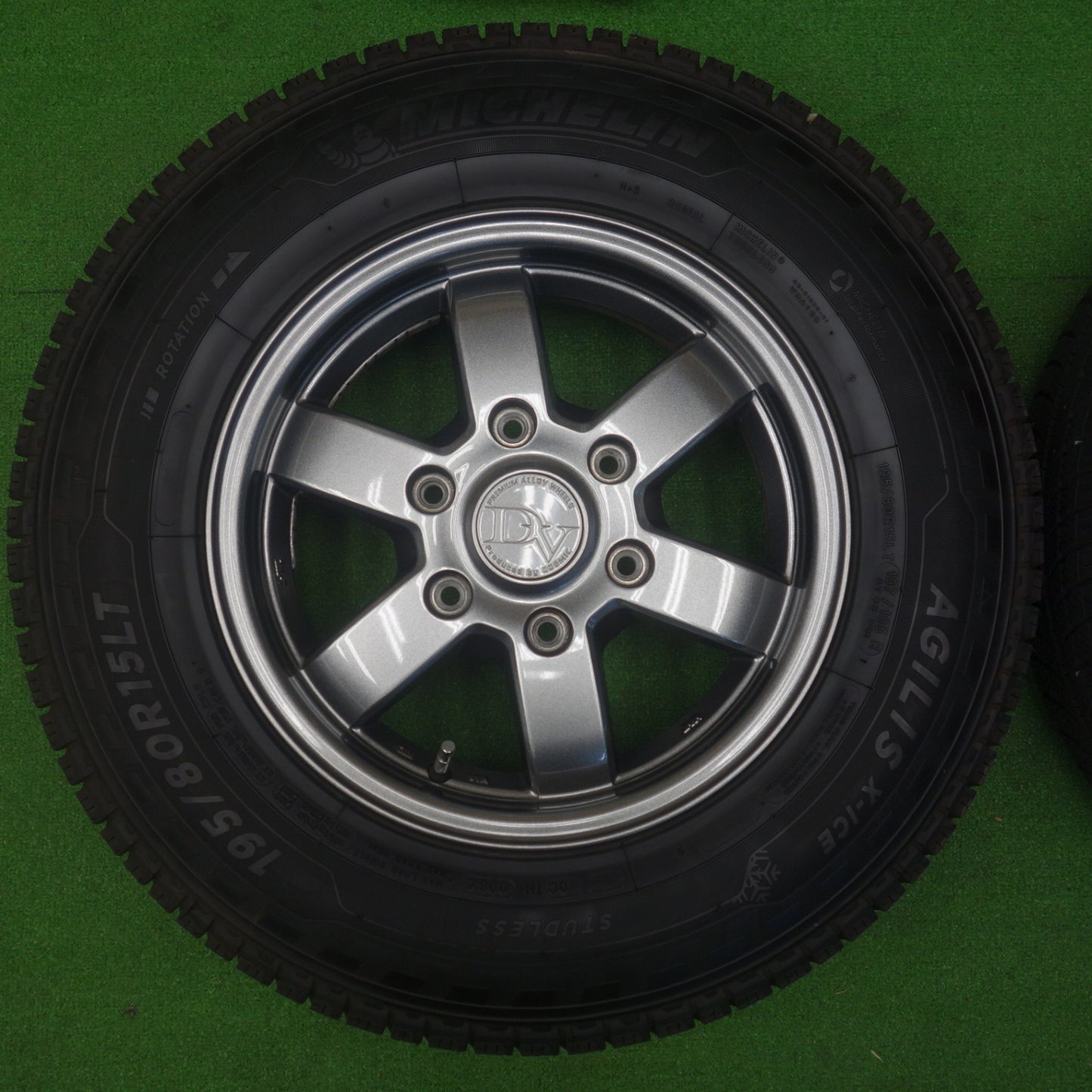 バリ溝！22年！キレイ！9.5分★スタッドレス 195/80R15 107/105R ミシュラン AGILIS X-ICE DIAVOLETTO VALERIO DV ディアヴォレット ヴァレリ 15インチ PCD139.7/6H★6041201KTス