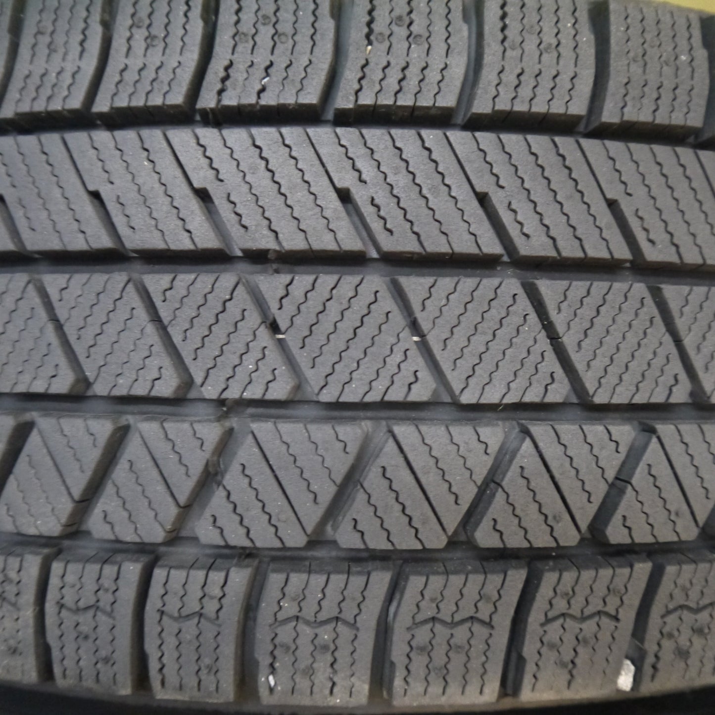 バリ溝！23年！キレイ！ほぼ10分★スタッドレス 185/65R15 ブリヂストン ブリザック VRX3 ENERGYLINE エナジーライン 15インチ PCD114.3/5H★5111705Hス