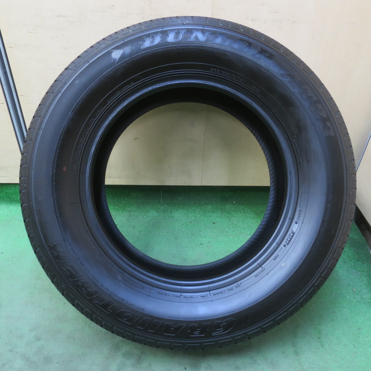 新車外し！24年！1本★265/65R18 ダンロップ AT23 グラントレック タイヤ 18インチ ランクル 250 300 等★6051210イノタ