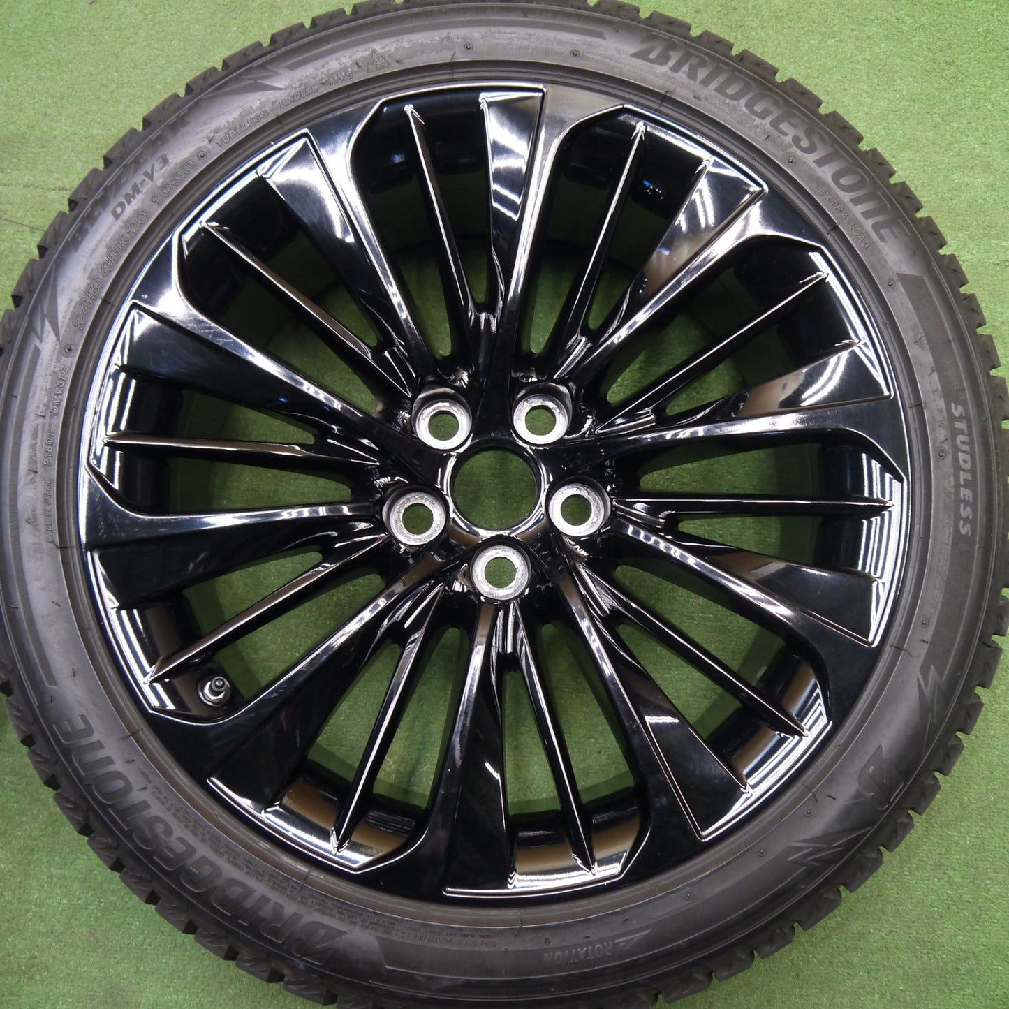 センサー付！バリ溝！22年！キレイ！8.5分★レクサス LS 純正 OP 245/45R20 スタッドレス ブリヂストン ブリザック DM-V3 20インチ PCD120/5H★6021601Hス