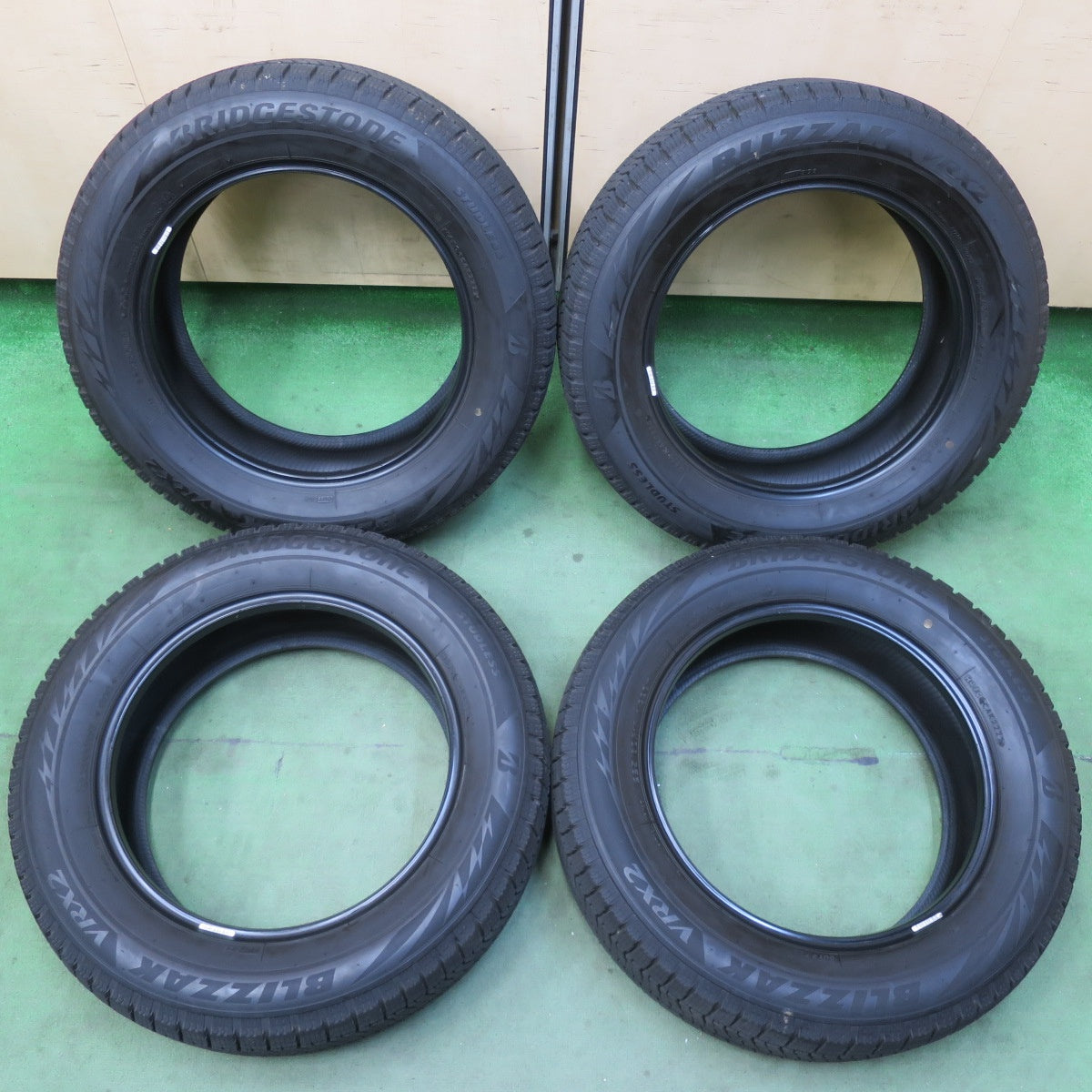 バリ溝！22年！9.5分★スタッドレス 225/60R17 ブリヂストン ブリザック VRX2 タイヤ 17インチ アルファード ヴェルファイア 等★6010705イスタ