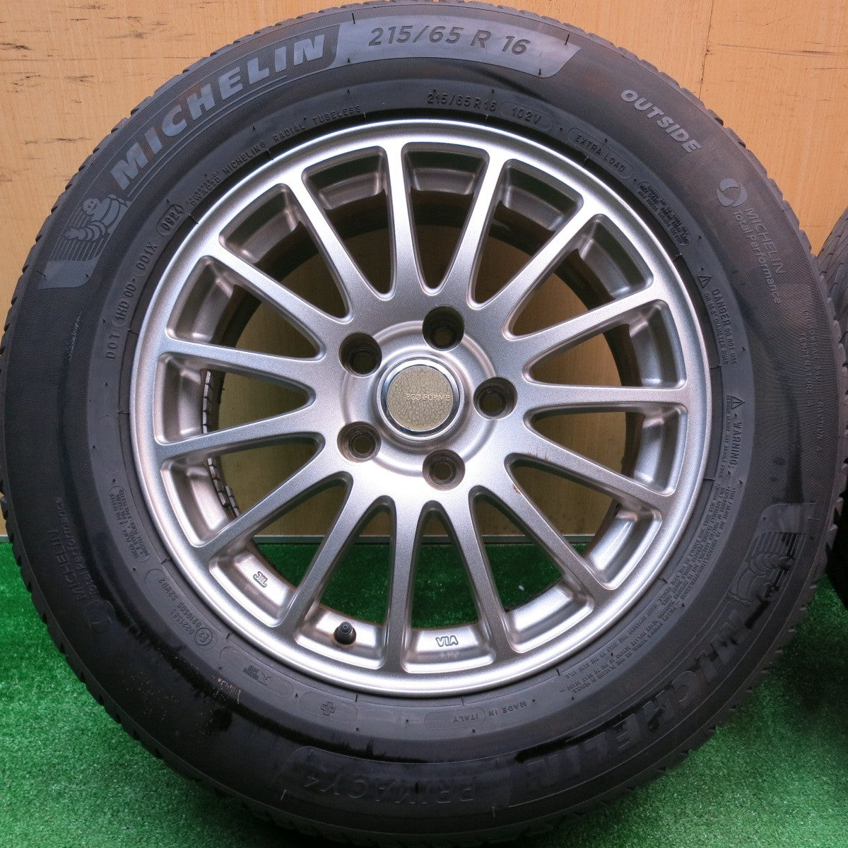 バリ溝！24年！8.5分★215/65R16 ミシュラン プライマシー4 ECO FORME エコフォルム 16インチ PCD114.3/5H★5111311HAノ