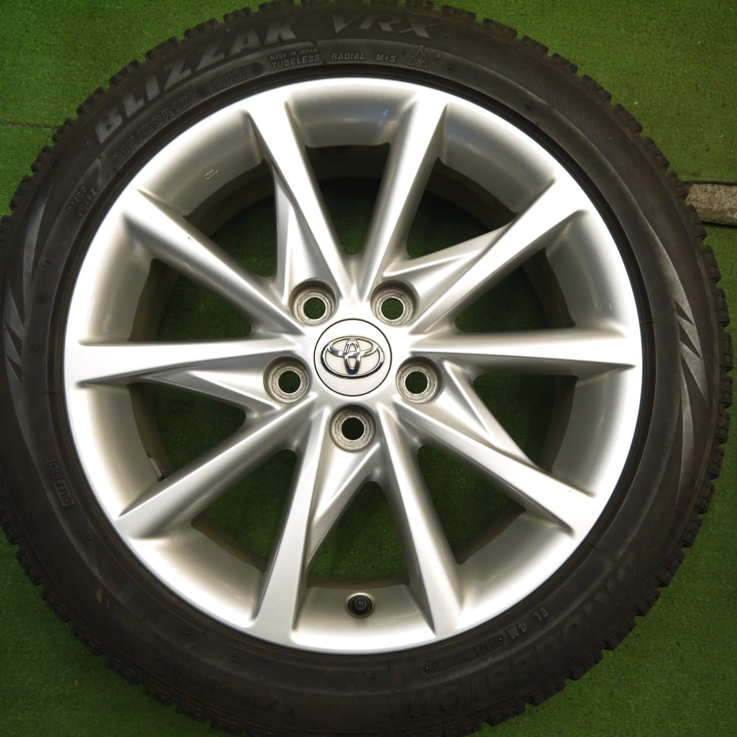 キレイ★トヨタ プリウスα ツーリング 純正 215/50R17 スタッドレス ブリヂストン ブリザック VRX 17インチ PCD114.3/5H★5052006Hス