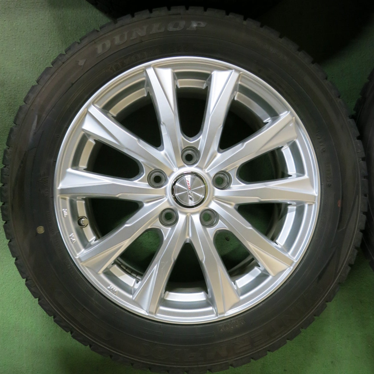 バリ溝！24年！9.5分★スタッドレス 195/60R16 ダンロップ ウインターマックス WM02 JOKER ジョーカー 16インチ PCD114.3/5H★5072316SYス