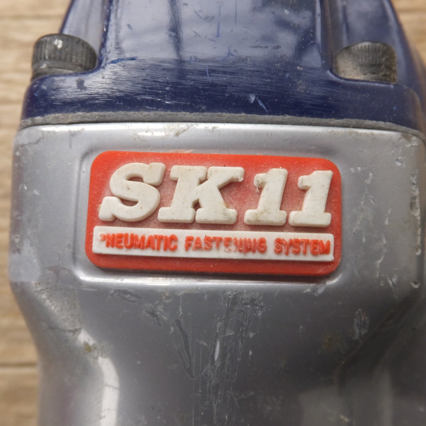 [送料無料] ★藤原産業 SK11 エアー釘打機 SAT-1025 常圧　ステープル 10.0×1.2×0.6mm 10～25mm 使用空気圧力 0.5～0.8MPa★
