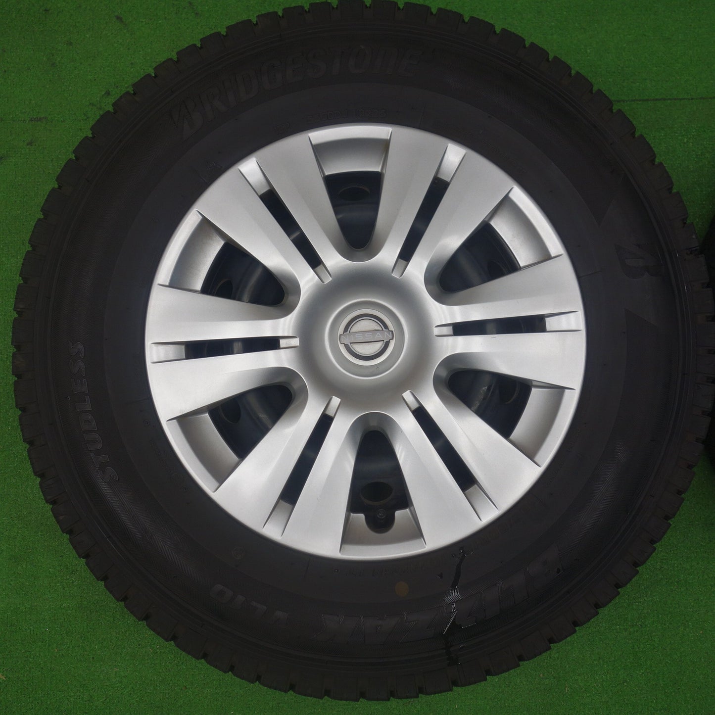 バリ溝！25年！キレイ！9.5分◎日産 キャラバン 純正 スチール 195/80R15 107/105N スタッドレス ブリヂストン ブリザック VL10 15インチ PCD139.7/6H◎6070501KTス