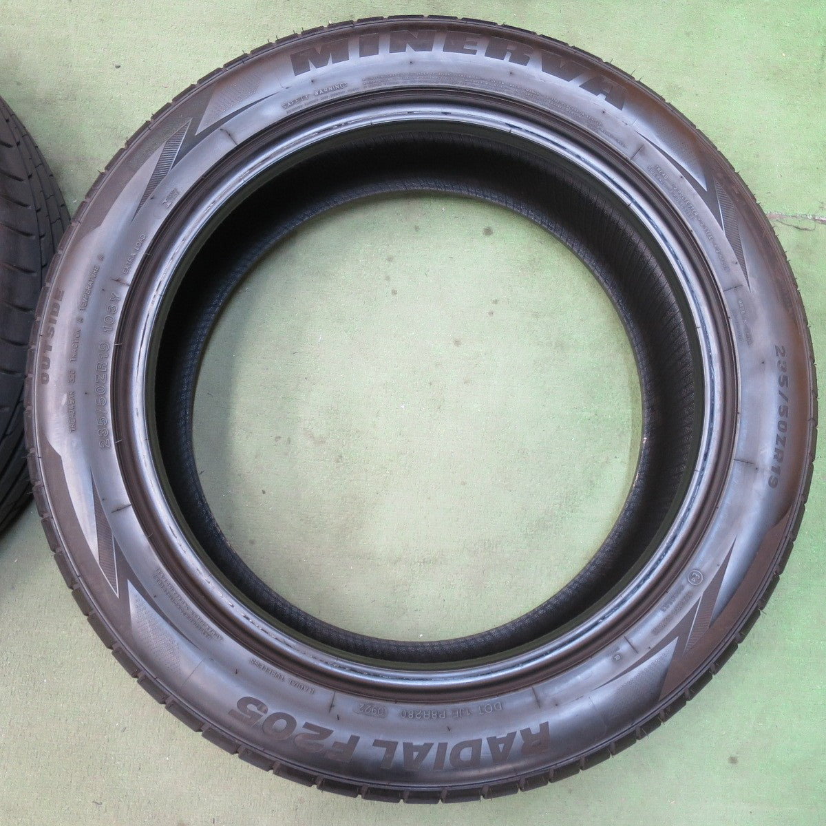 バリ溝！22年！9分★235/50R19 ミネルバ ラジアル F205 タイヤ 19インチ ハリアー ベンツ GLA GLB 等★5112211イノタ