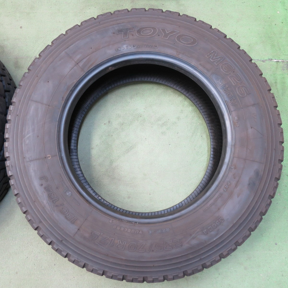 バリ溝！24年！9分★トラック 高荷重 トレーラー 等 タイヤ 235/70R17.5 136/134J トーヨー M626 オールシーズン ミックス 17.5インチ★6072908イスタ