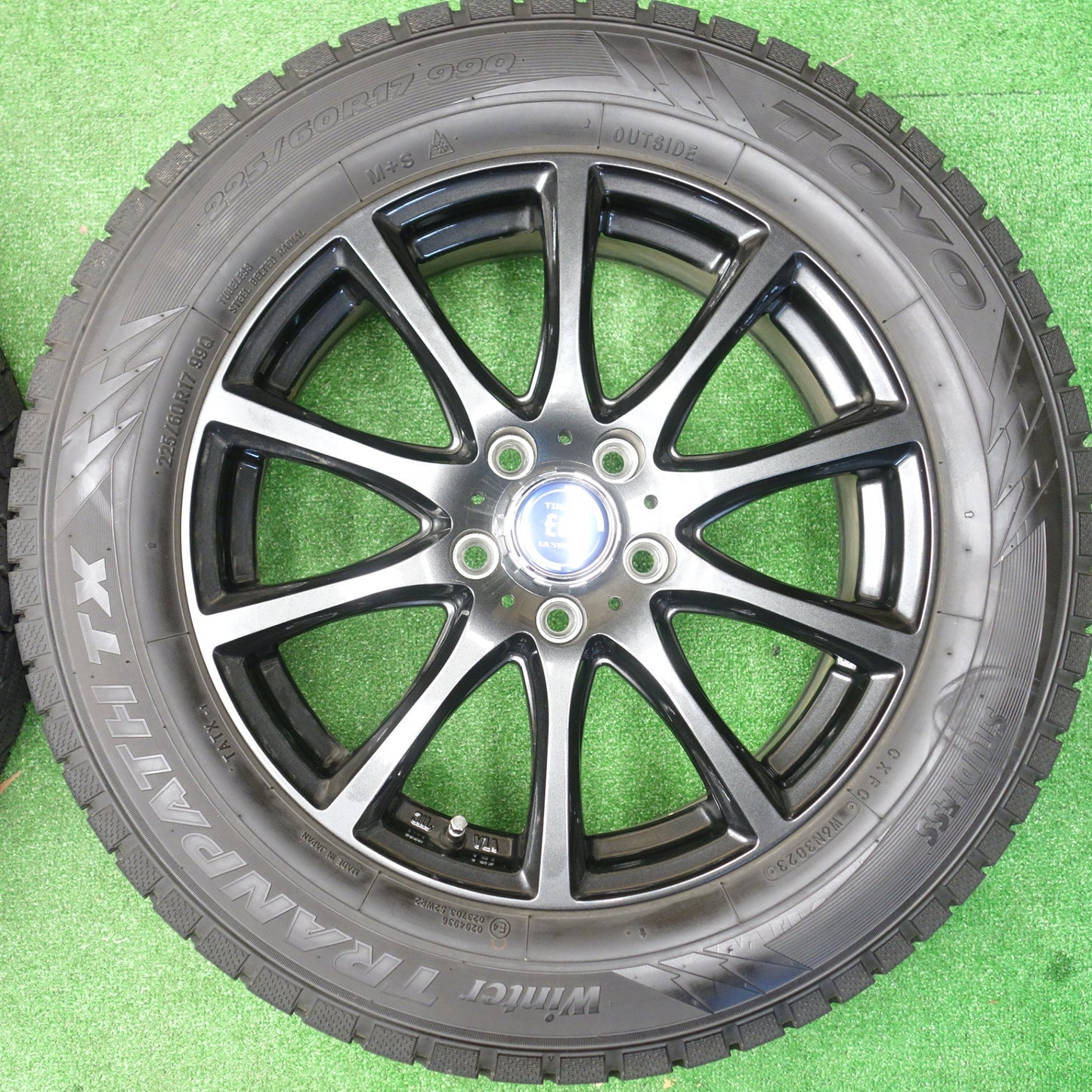 ほぼ未使用！23年！キレイ★スタッドレス 225/60R17 トーヨー ウインター トランパス TX TIRADO Eta LA STRADA ティラード ラストラーダ 17インチ PCD114.3/5H★5121802KTス