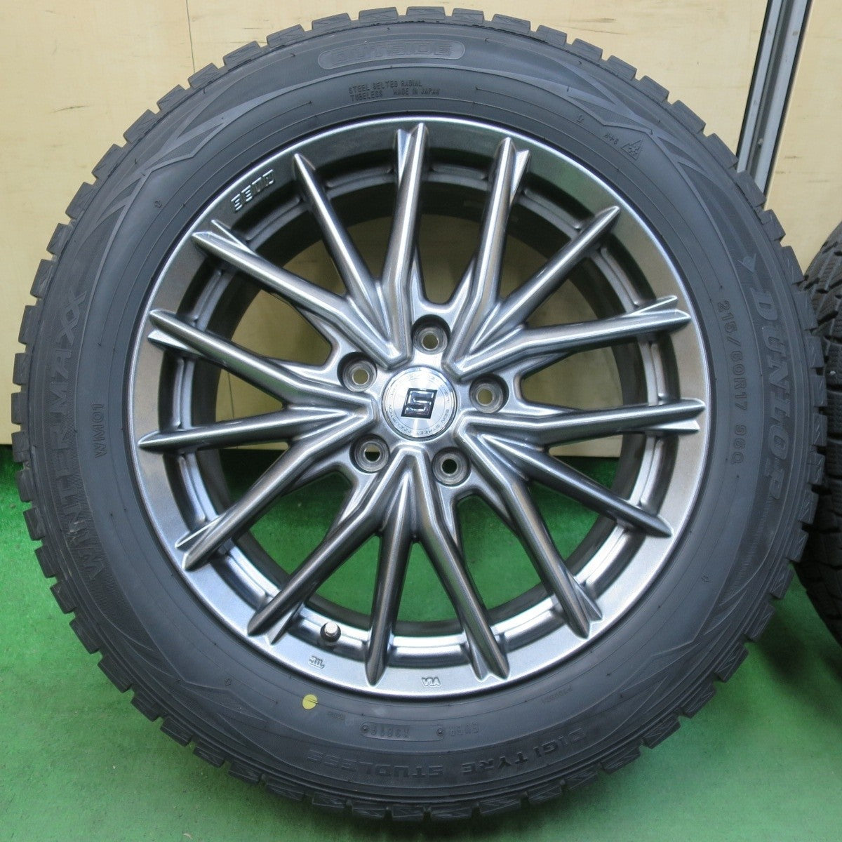 バリ溝！キレイ！9.5分★スタッドレス 215/60R17 ダンロップ ウインターマックス WM01 SEIN ザイン 17インチ PCD114.3/5H★5032409イス
