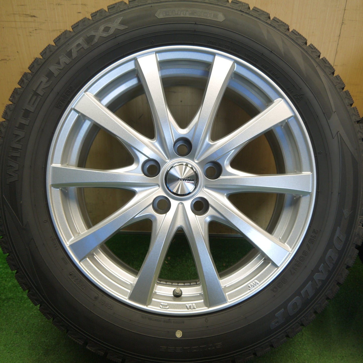 バリ溝！25年！キレイ！ほぼ10分★スタッドレス 215/60R17 ダンロップ ウインターマックス WM02 ravrion RS01 ラブリオン 17インチ PCD114.3/5H★6052501Hス