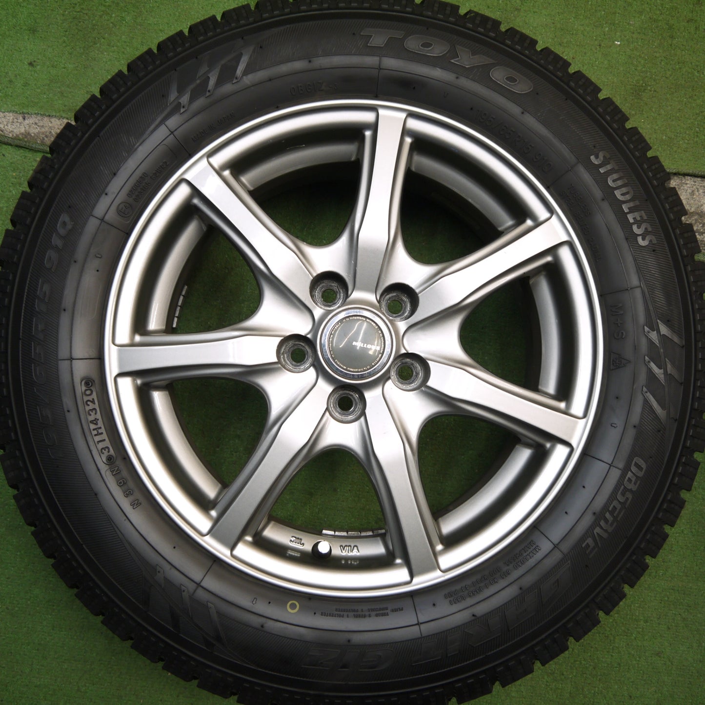 バリ溝！キレイ！9.5分★プリウス 等 195/65R15 スタッドレス トーヨー オブザーブ ガリット GIZ MiLLOUS ミルアス 15インチ PCD100/5H★5081803Hス