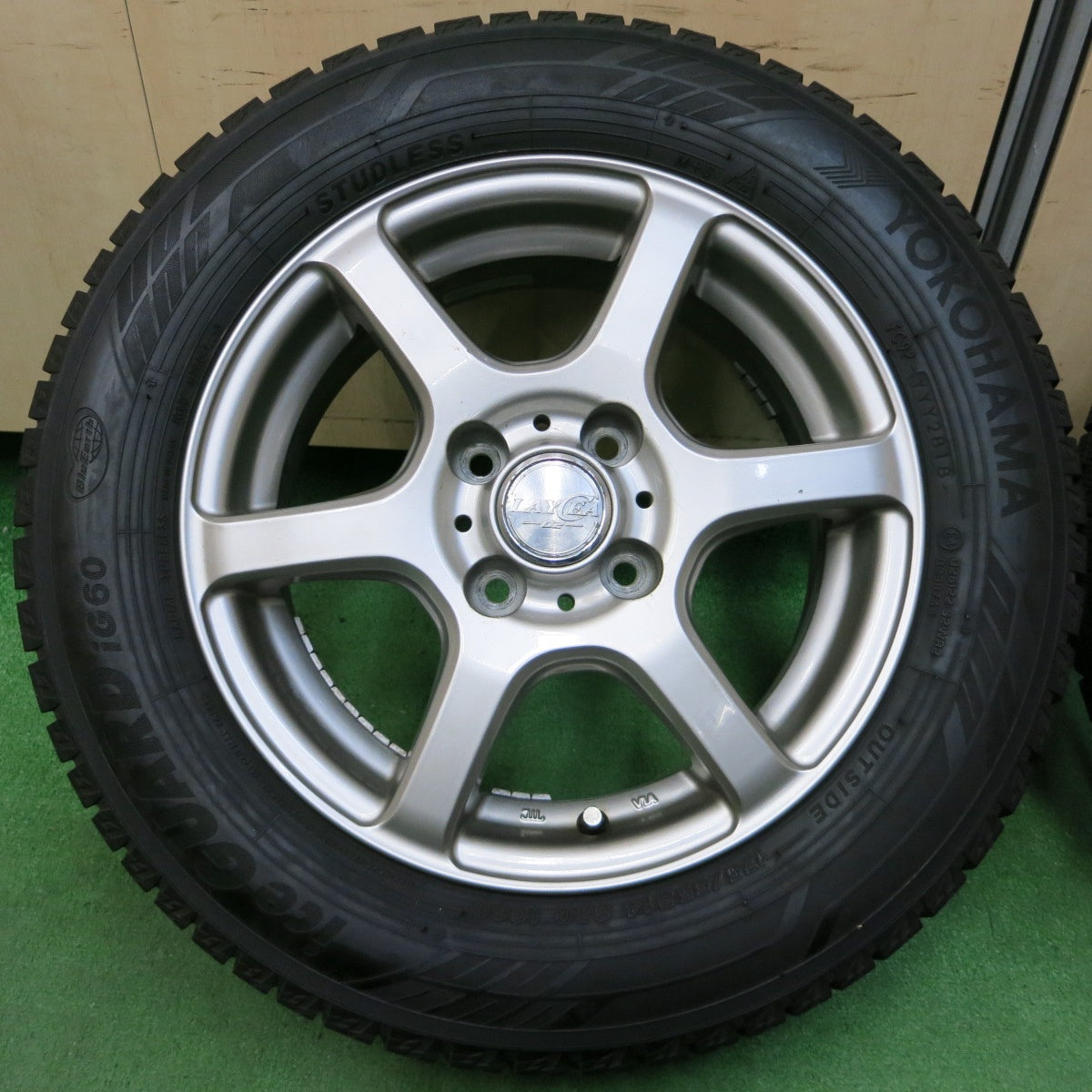 *送料無料* バリ溝！キレイ！ほぼ10分★スタッドレス 175/65R14 ヨコハマ アイスガード iG60 LAYCEA -02- レイシア 14インチ PCD100/4H★4052404イス