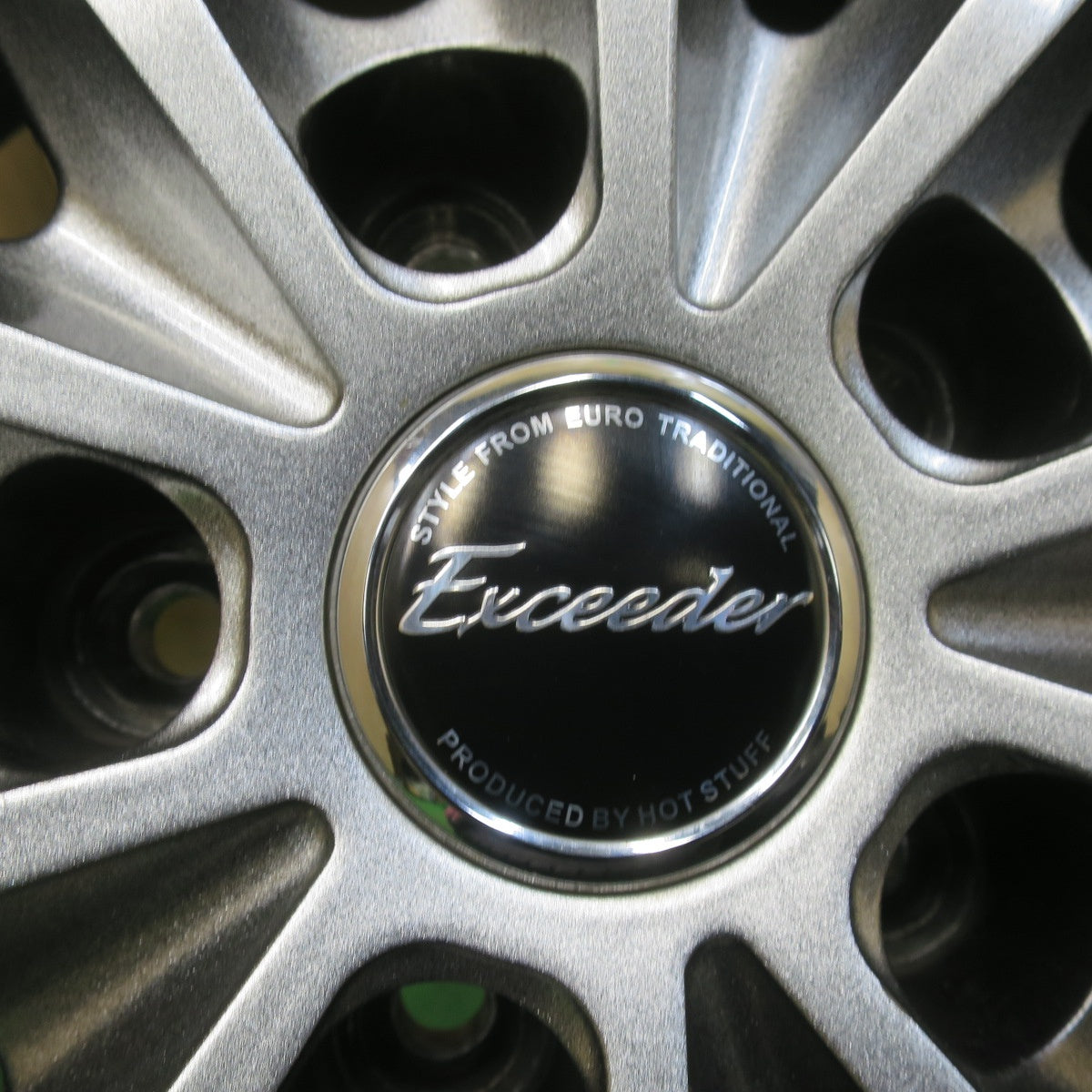 バリ溝！キレイ！9分★スタッドレス 225/65R17 ダンロップ ウインターマックス SJ8 Exceeder エクシーダー 17インチ PCD114.3/5H★5122710イス