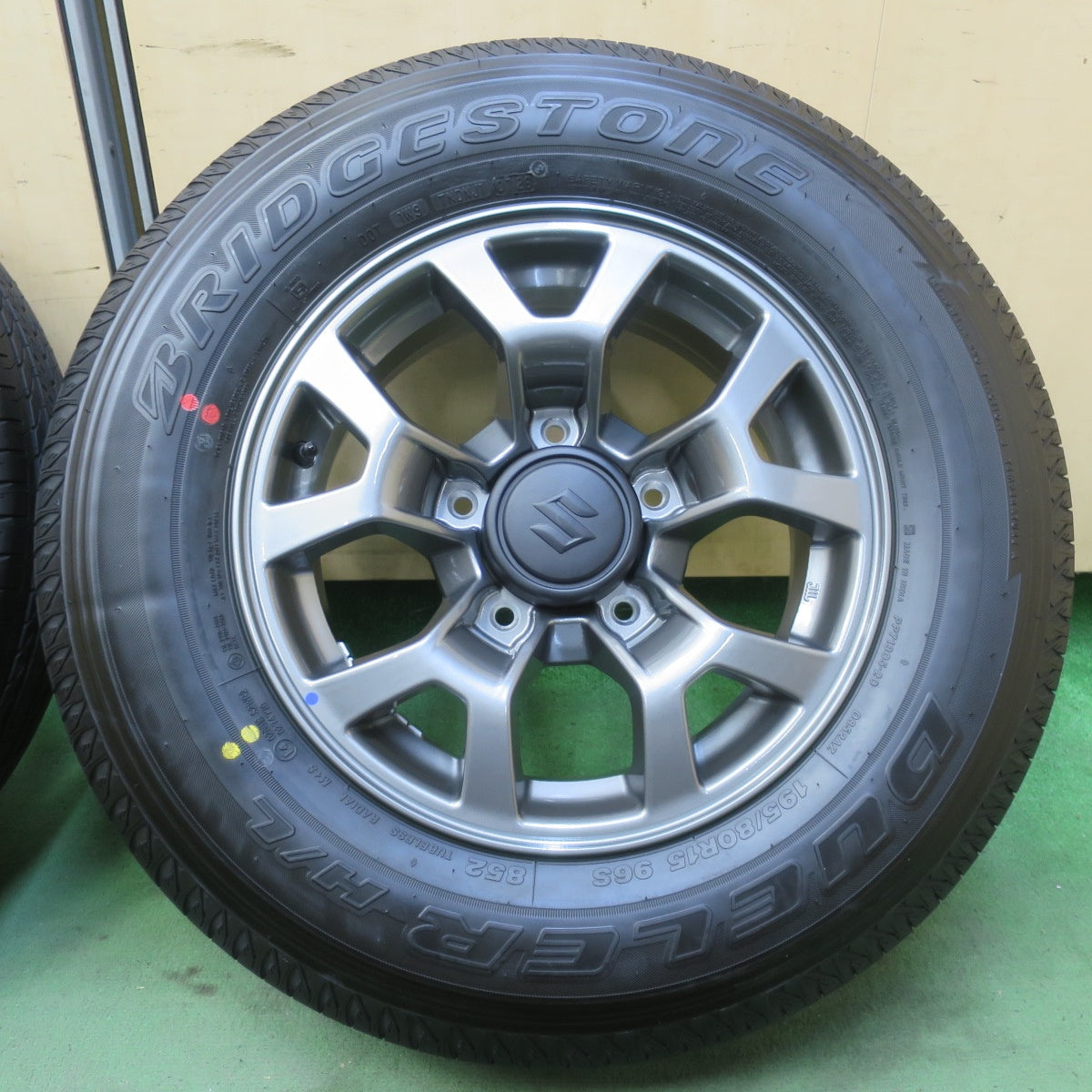 新車外し！26年◎スズキ JB74W ジムニー シエラ 純正 195/80R15 ブリヂストン デューラー H/L 852 DUELER 15インチ PCD139.7/5H◎6081212イノ