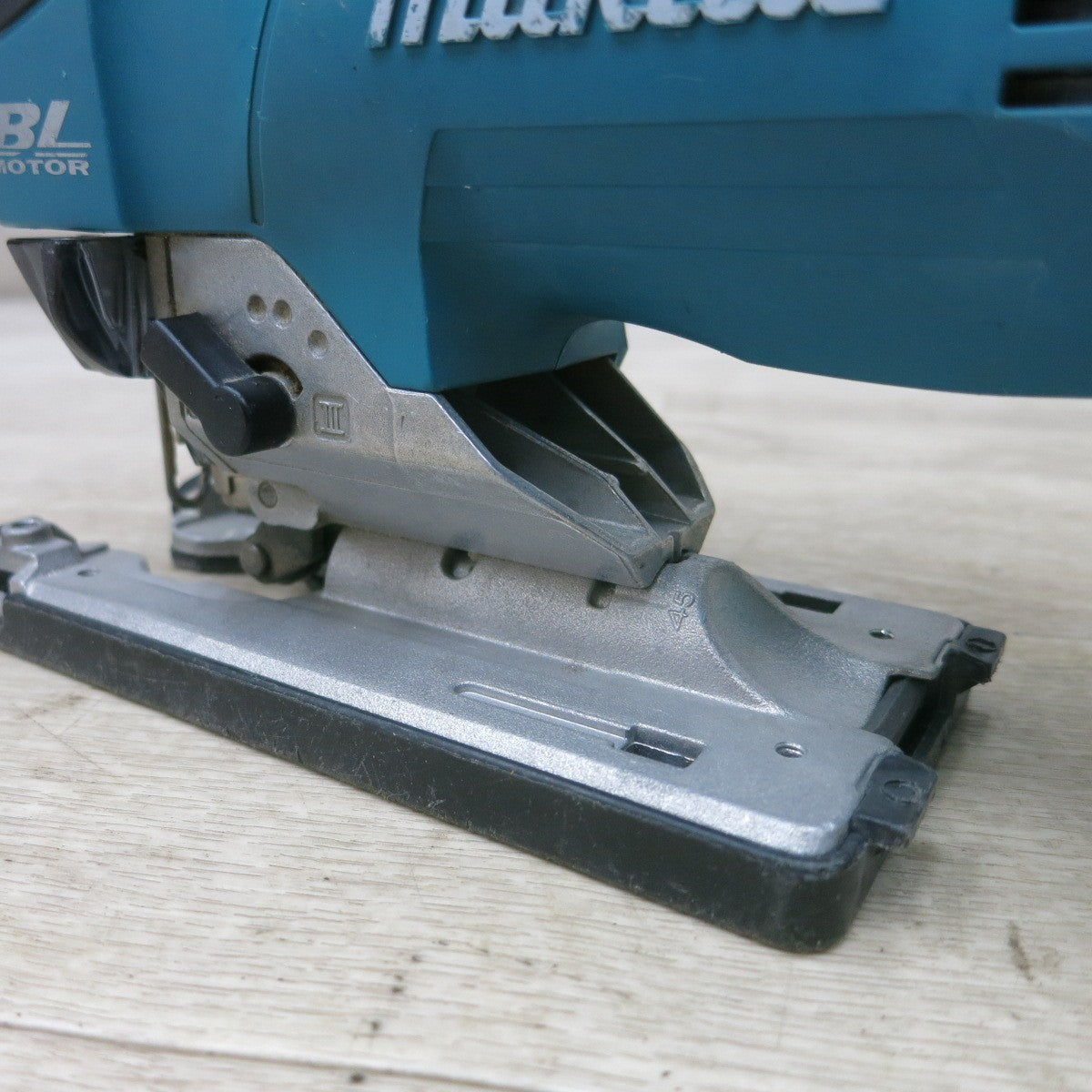 [送料無料] ◆マキタ 充電式 ジグソー JV182D のこぎり 切断機 DIY 電動 工具 木工 18V  makita◆