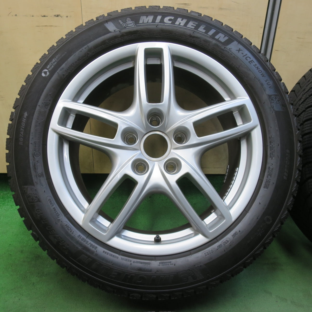 超バリ溝！23年！キレイ！ほぼ10分★ポルシェ 958 カイエン 純正 265/50R19 スタッドレス ミシュラン X-ICE SNOW SUV 19インチ PCD130/5H★5101008イス