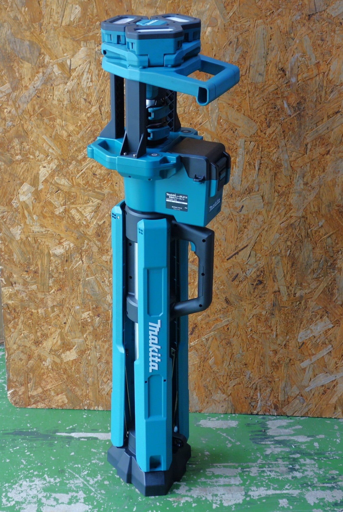 送料無料] 美品◇makita マキタ 充電式タワーライト ML814 投光器 照明