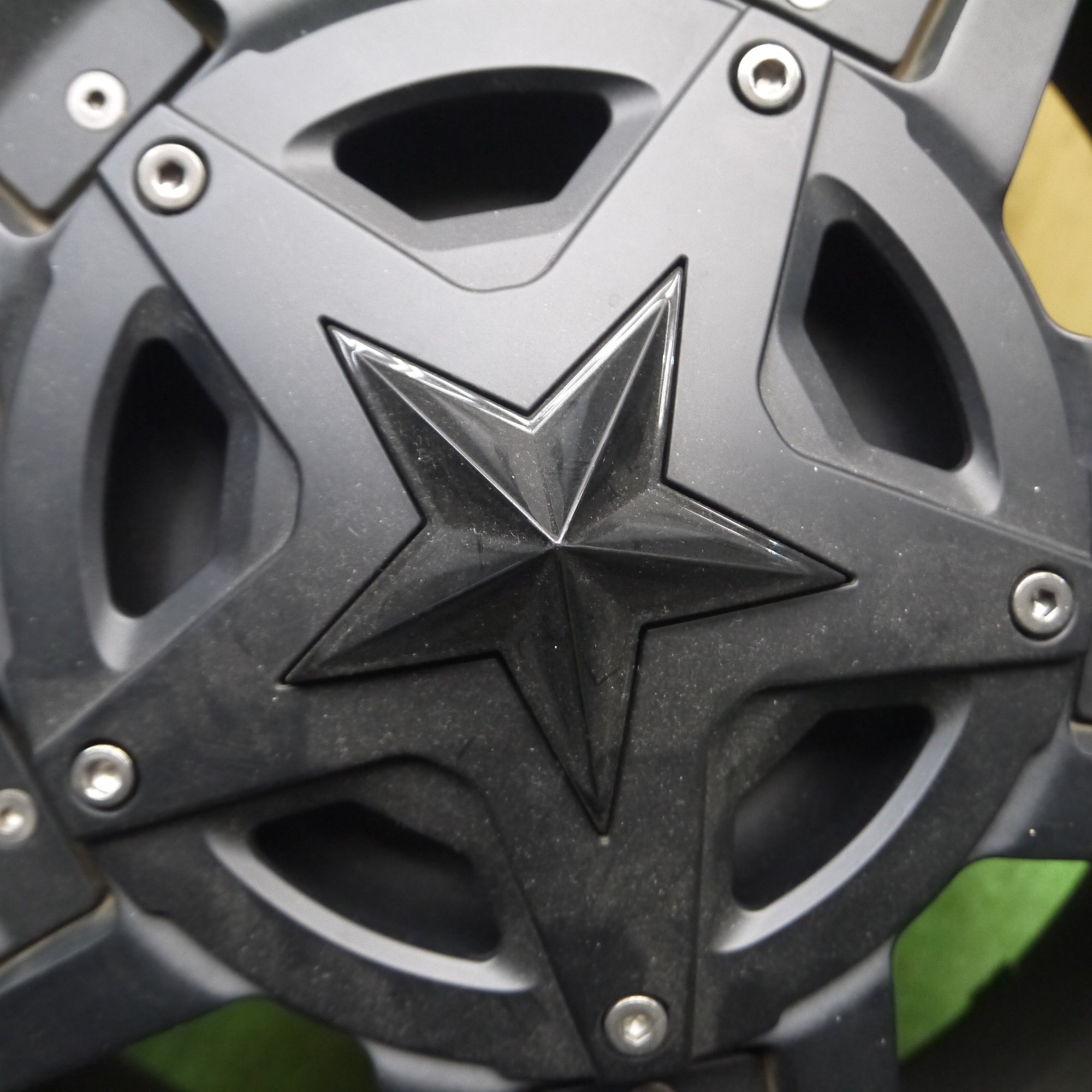 送料無料* キレイ☆KMC ROCK STAR XD827 ホイール 20インチ 20×9.0J