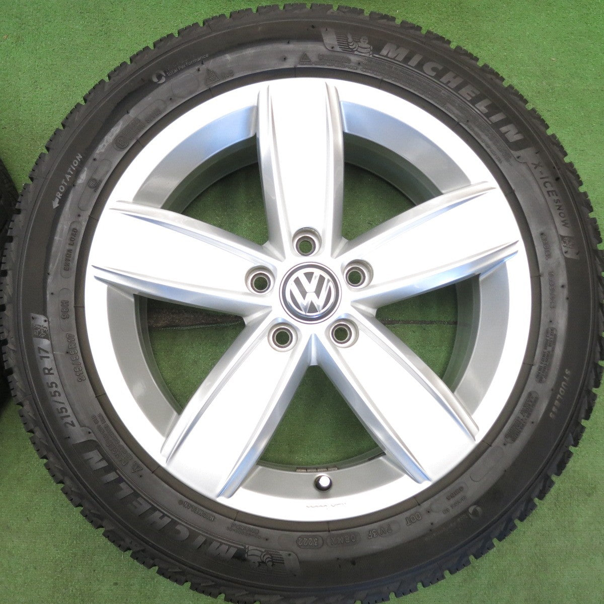 バリ溝！22年！キレイ！9分◎ワーゲン コルヴァーラ 純正 215/55R17 スタッドレス ミシュラン X-ICE SNOW 17インチ PCD112/5H◎6072301HAス