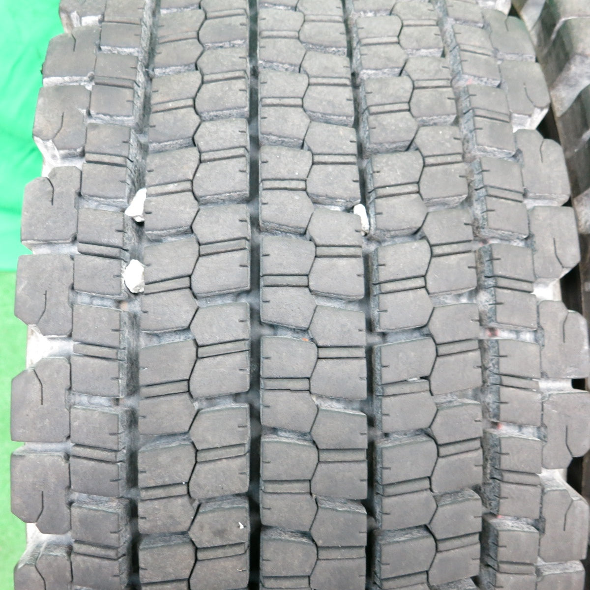 *送料無料* バリ溝！23年！8.5分★トラック タイヤ 265/70R19.5 140/138J スタッドレス ブリヂストン W900 19.5インチ★4042404ナスタ